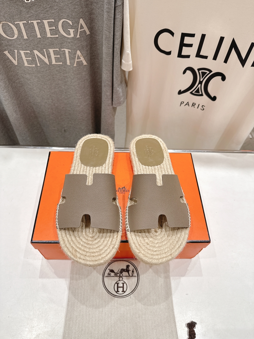 高版本出厂  只有男款
  HERMES*✈️爱马仕H家2025ss最新升级版男款H拖鞋
🇮🇹度假旅游必
