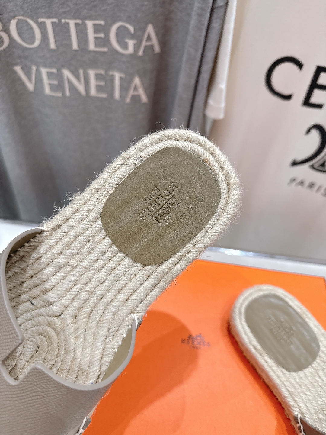 高版本出厂  只有男款
  HERMES*✈️爱马仕H家2025ss最新升级版男款H拖鞋
🇮🇹度假旅游必