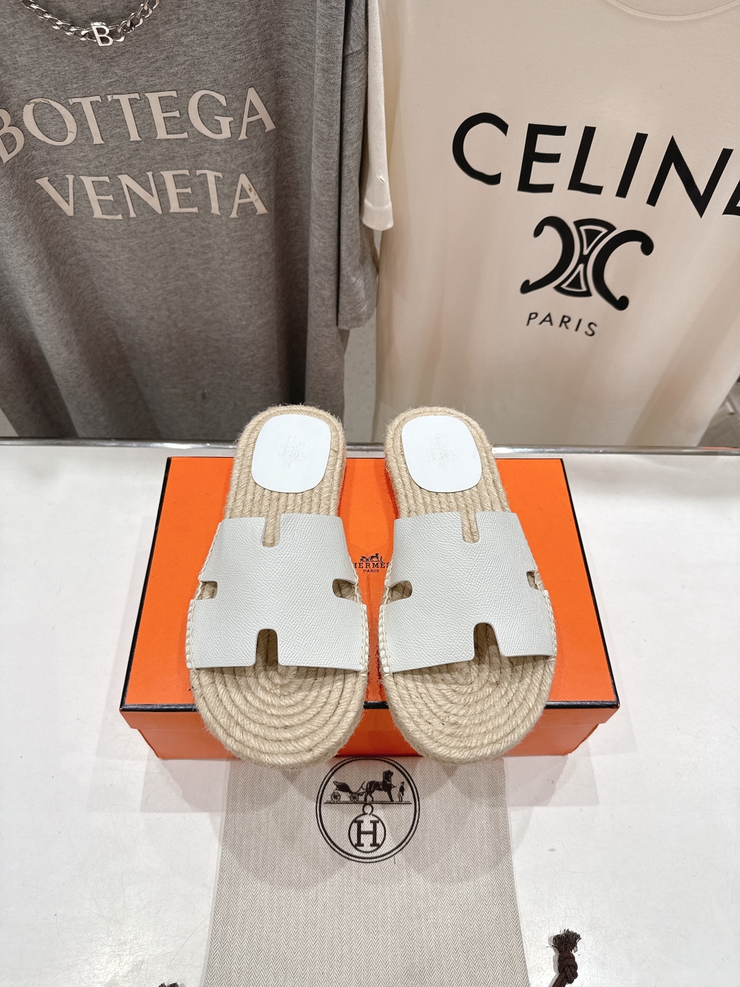 高版本出厂  只有男款
  HERMES*✈️爱马仕H家2025ss最新升级版男款H拖鞋
🇮🇹度假旅游必