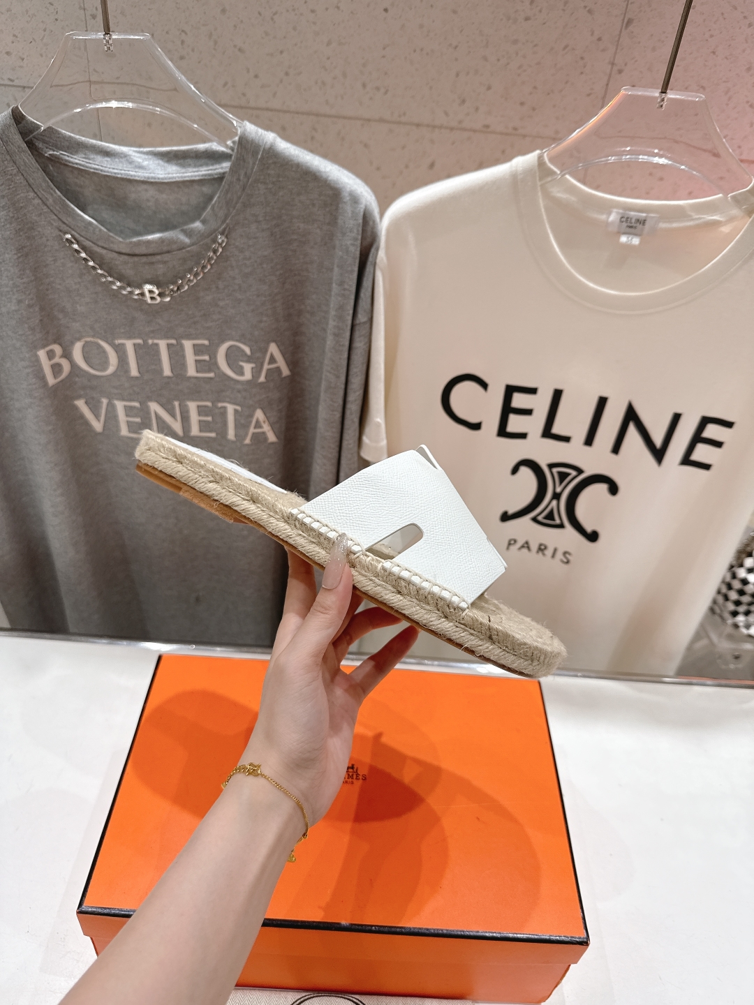 高版本出厂  只有男款
  HERMES*✈️爱马仕H家2025ss最新升级版男款H拖鞋
🇮🇹度假旅游必