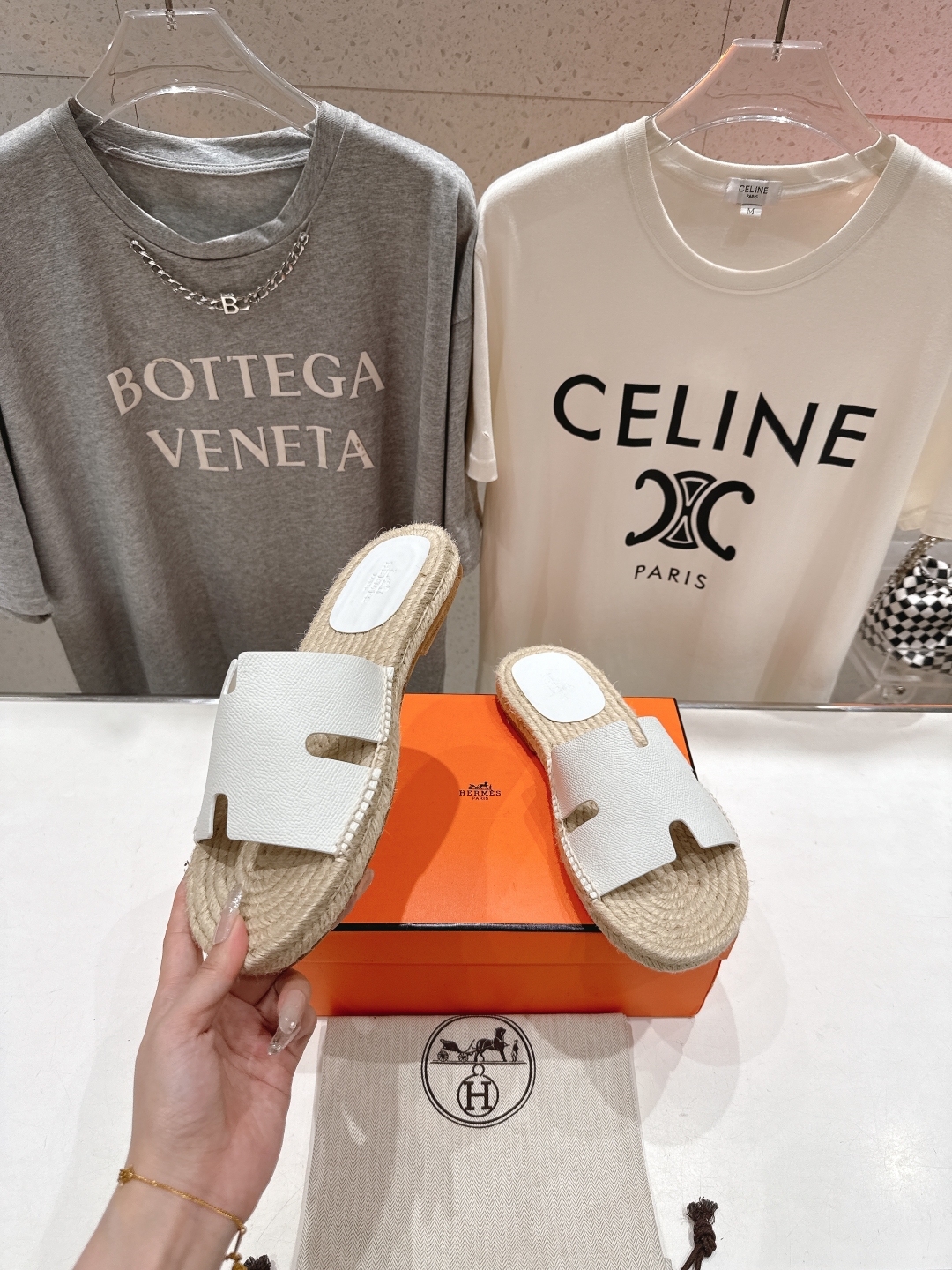 高版本出厂  只有男款
  HERMES*✈️爱马仕H家2025ss最新升级版男款H拖鞋
🇮🇹度假旅游必