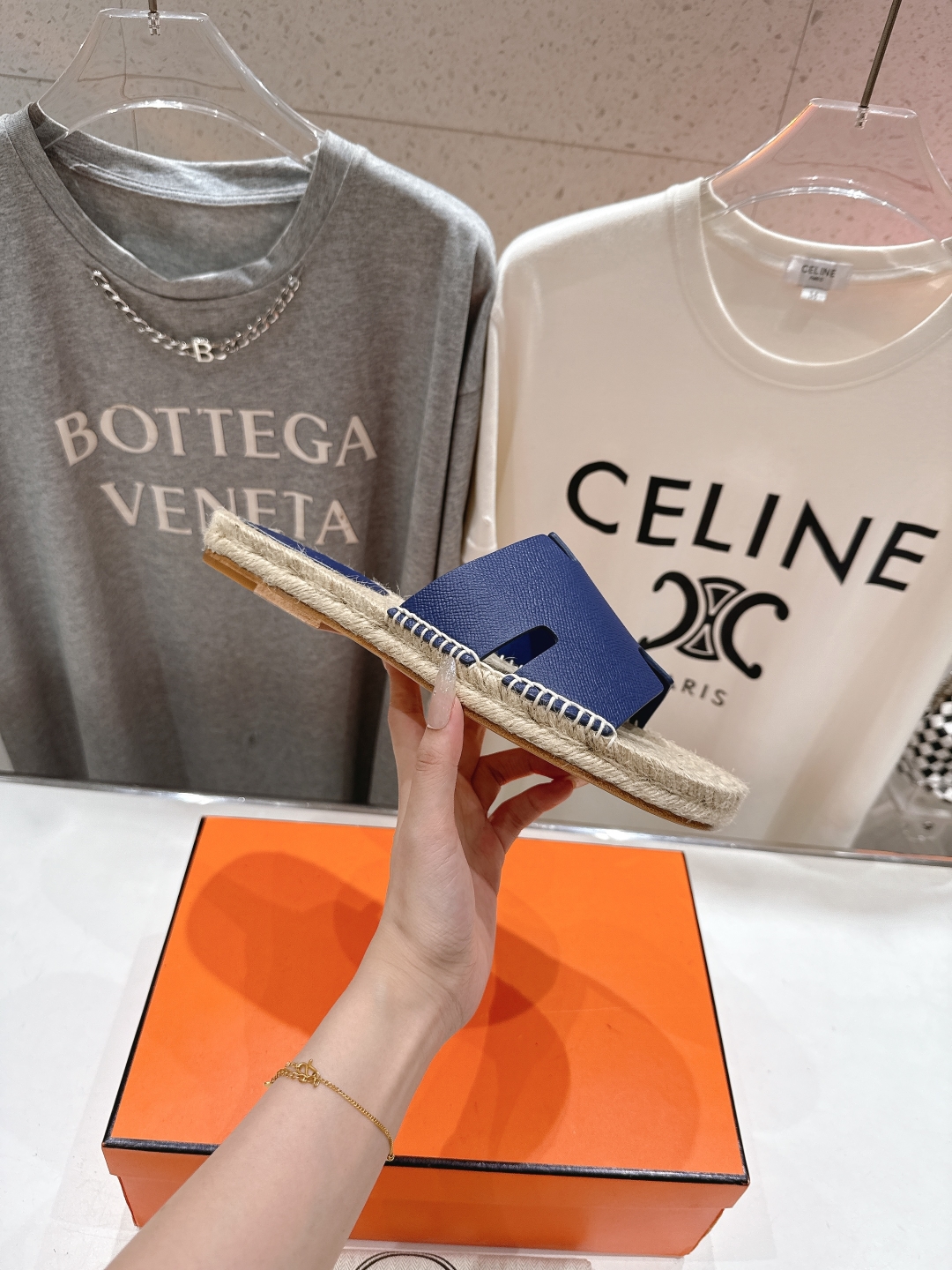 高版本出厂  只有男款
  HERMES*✈️爱马仕H家2025ss最新升级版男款H拖鞋
🇮🇹度假旅游必