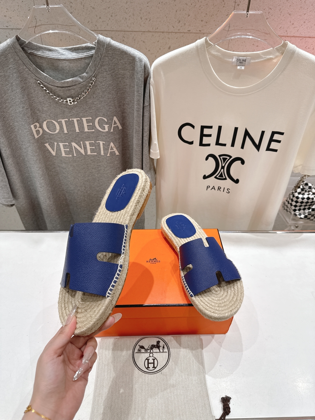 高版本出厂  只有男款
  HERMES*✈️爱马仕H家2025ss最新升级版男款H拖鞋
🇮🇹度假旅游必