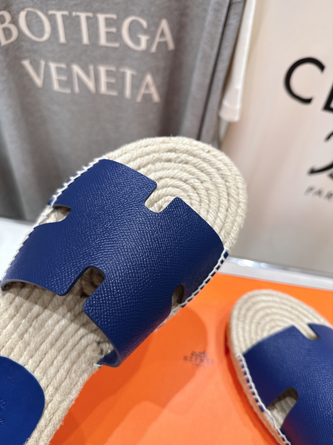 高版本出厂  只有男款
  HERMES*✈️爱马仕H家2025ss最新升级版男款H拖鞋
🇮🇹度假旅游必
