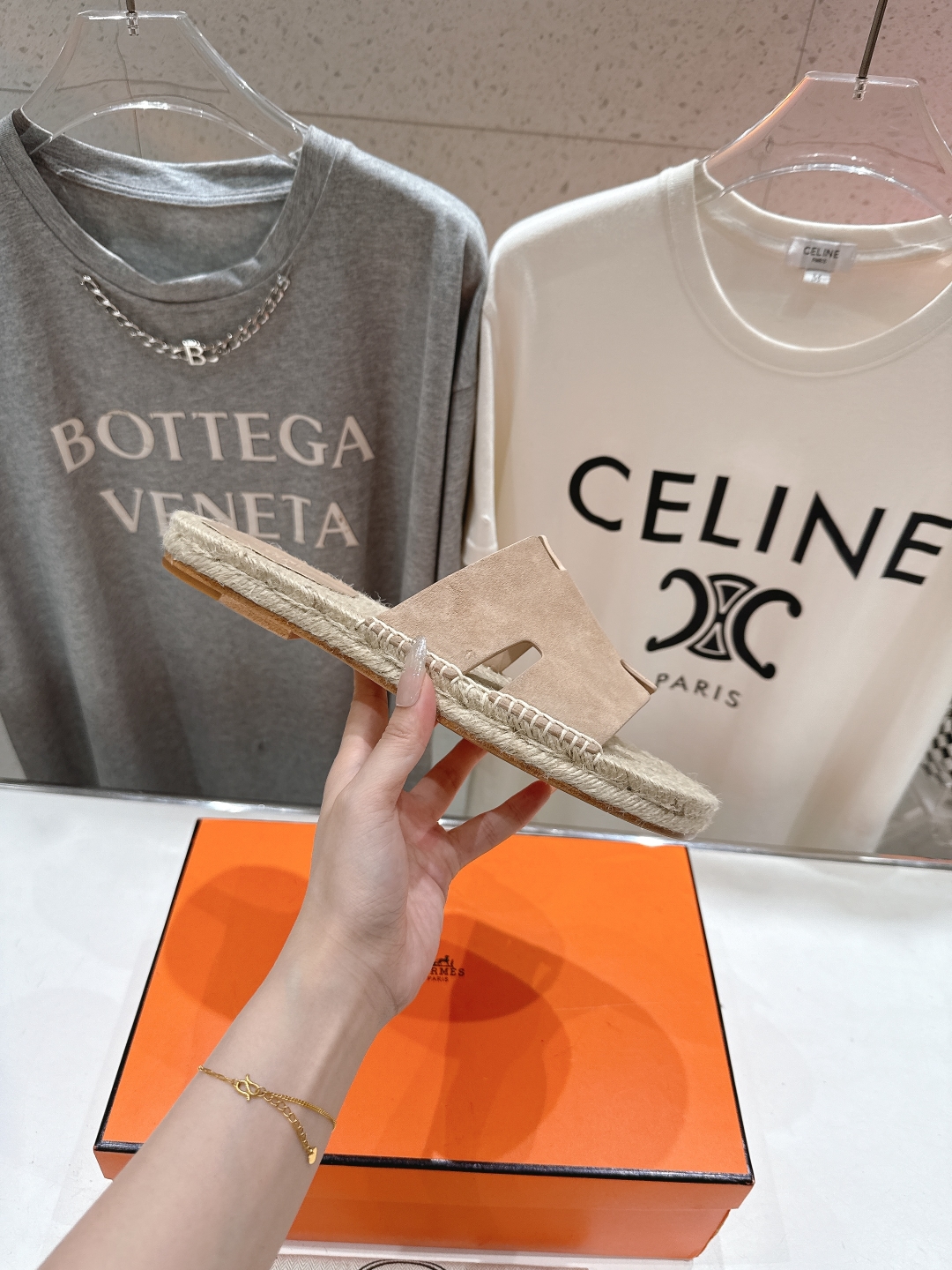 高版本出厂  只有男款
  HERMES*✈️爱马仕H家2025ss最新升级版男款H拖鞋
🇮🇹度假旅游必