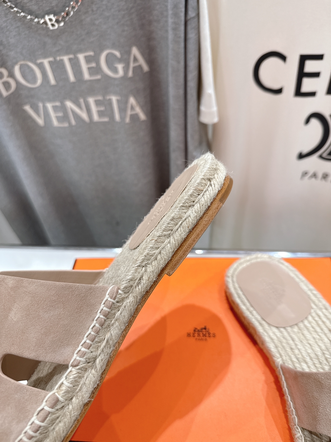 高版本出厂  只有男款
  HERMES*✈️爱马仕H家2025ss最新升级版男款H拖鞋
🇮🇹度假旅游必
