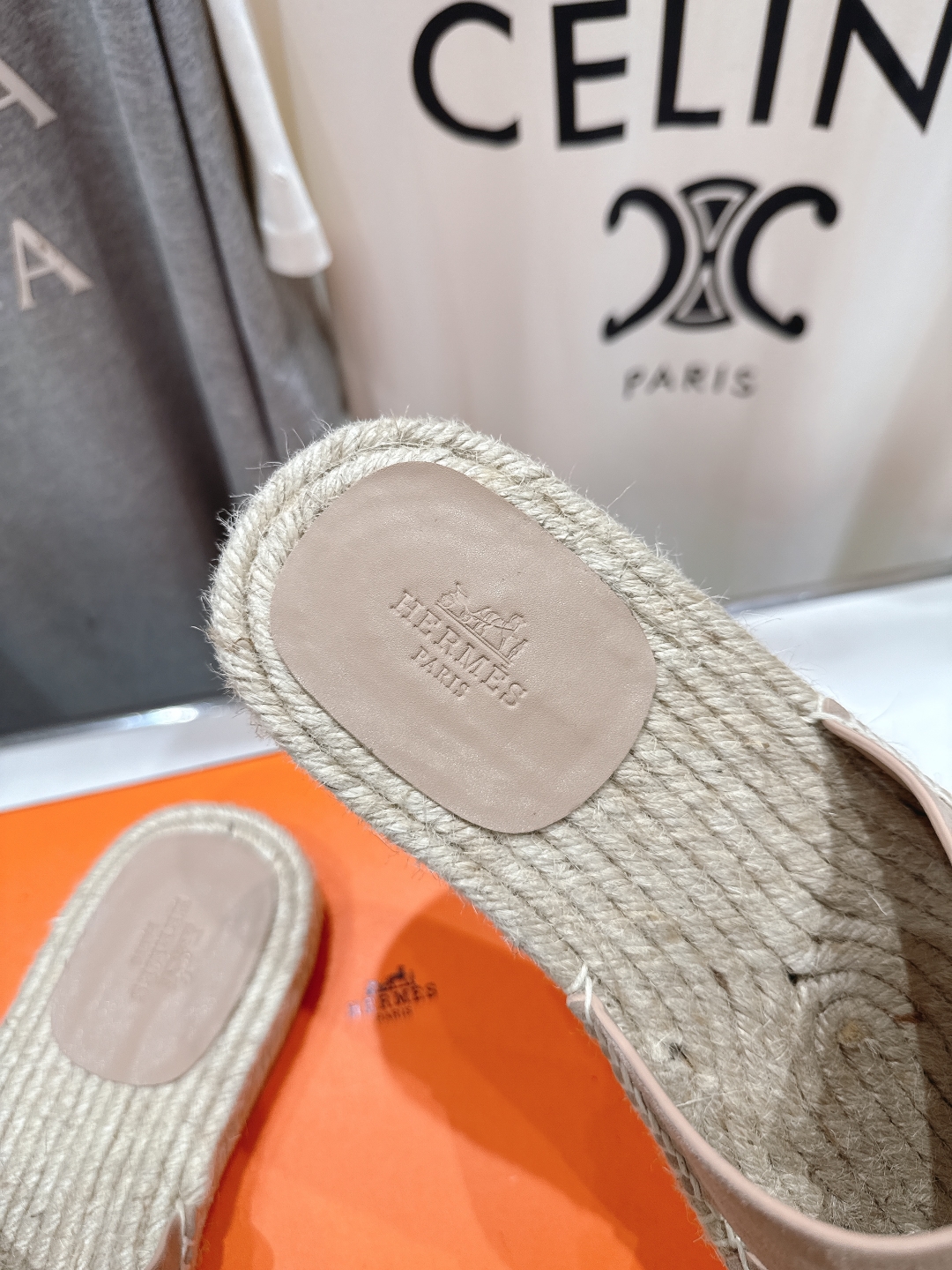高版本出厂  只有男款
  HERMES*✈️爱马仕H家2025ss最新升级版男款H拖鞋
🇮🇹度假旅游必