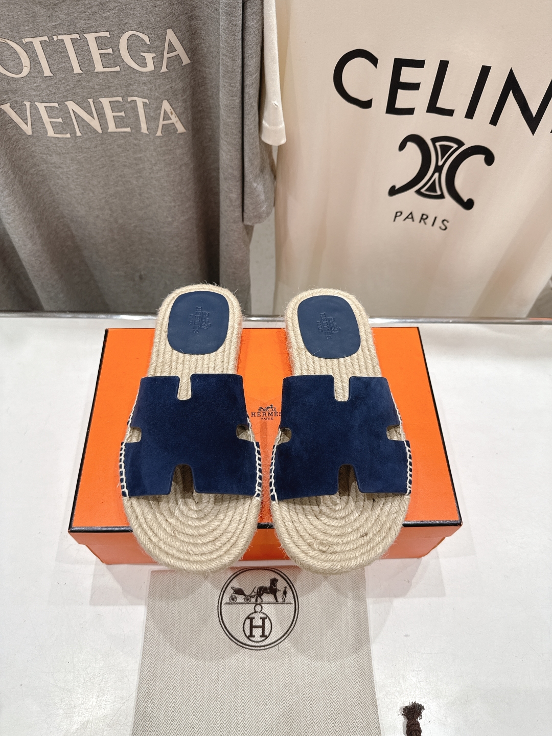 高版本出厂  只有男款
  HERMES*✈️爱马仕H家2025ss最新升级版男款H拖鞋
🇮🇹度假旅游必