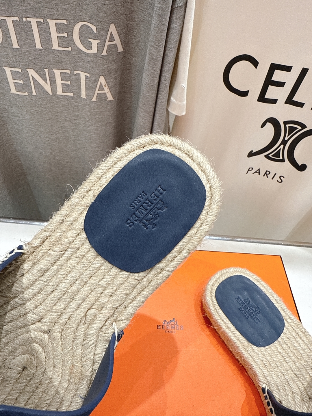 高版本出厂  只有男款
  HERMES*✈️爱马仕H家2025ss最新升级版男款H拖鞋
🇮🇹度假旅游必