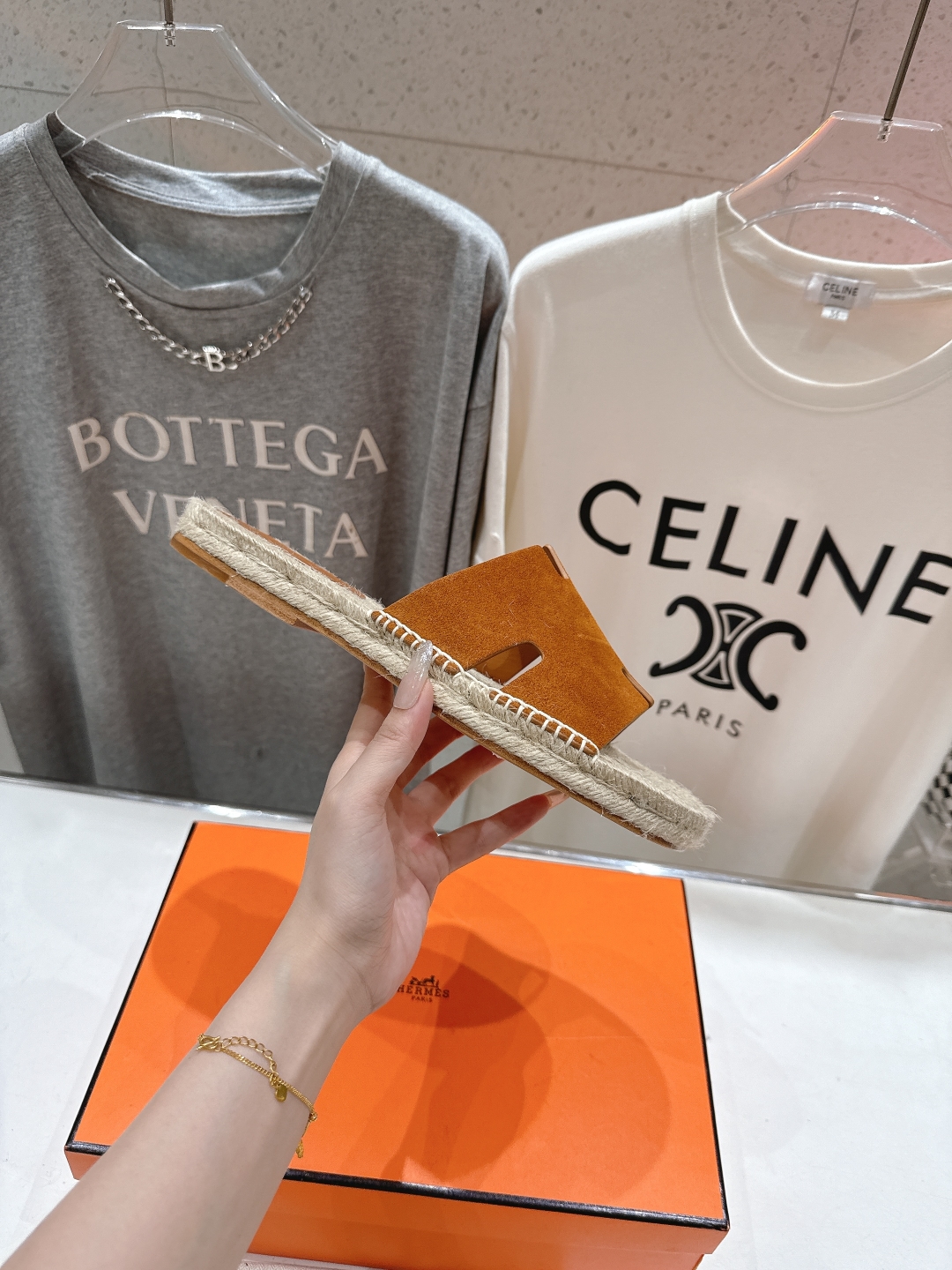高版本出厂  只有男款
  HERMES*✈️爱马仕H家2025ss最新升级版男款H拖鞋
🇮🇹度假旅游必