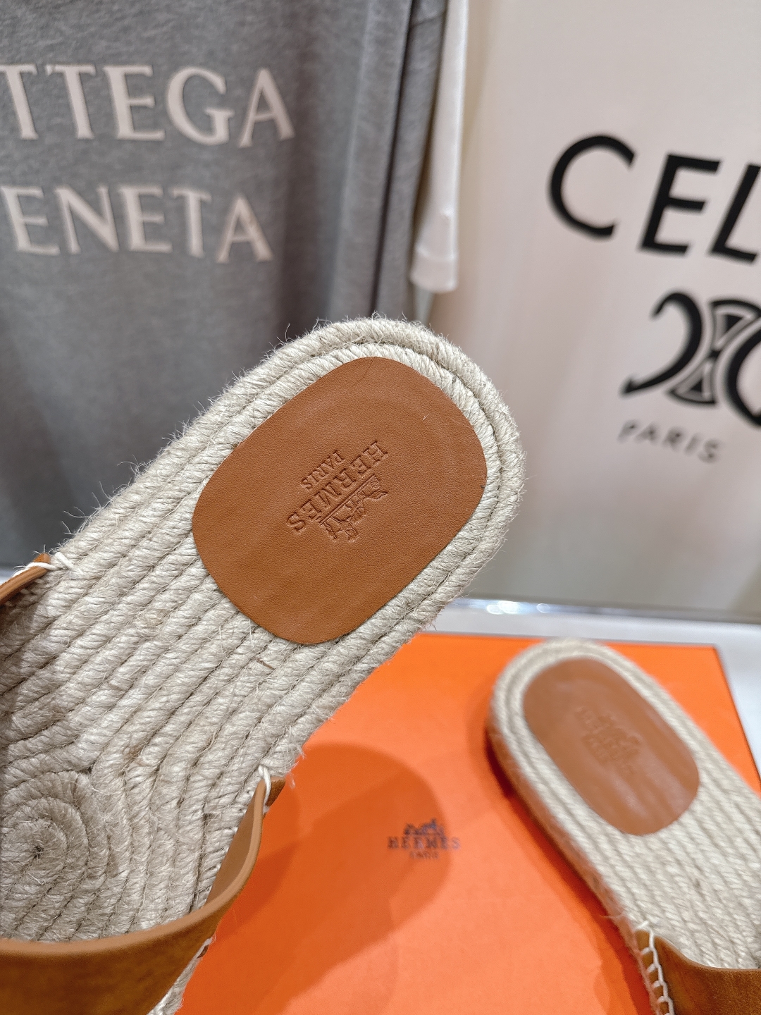 高版本出厂  只有男款
  HERMES*✈️爱马仕H家2025ss最新升级版男款H拖鞋
🇮🇹度假旅游必