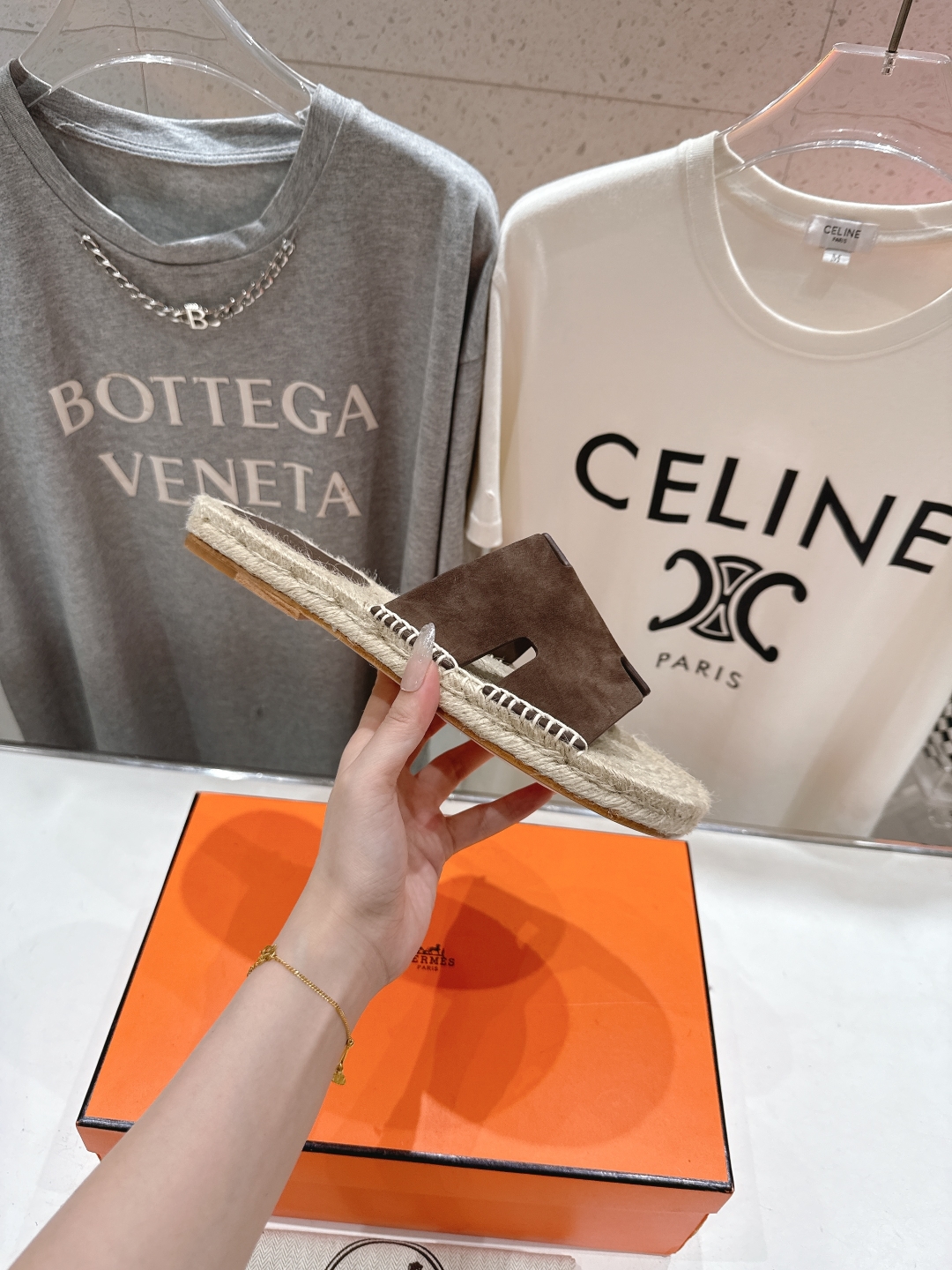 高版本出厂  只有男款
  HERMES*✈️爱马仕H家2025ss最新升级版男款H拖鞋
🇮🇹度假旅游必