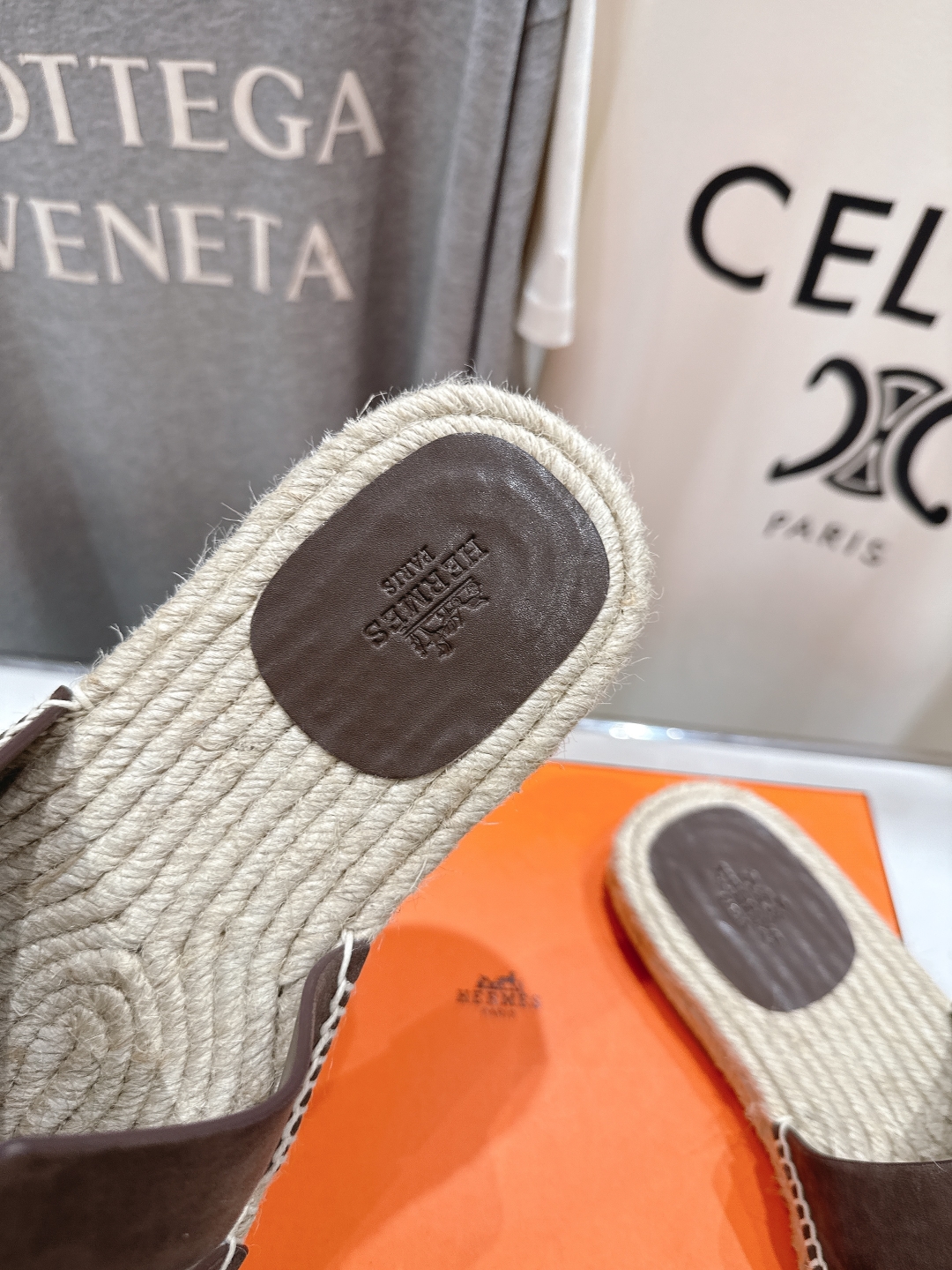 高版本出厂  只有男款
  HERMES*✈️爱马仕H家2025ss最新升级版男款H拖鞋
🇮🇹度假旅游必