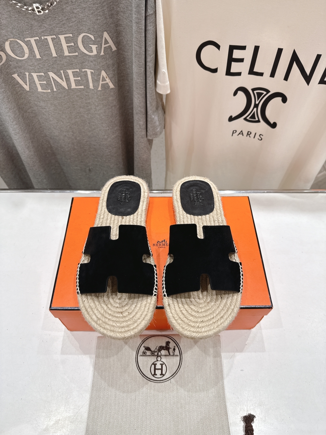 高版本出厂  只有男款
  HERMES*✈️爱马仕H家2025ss最新升级版男款H拖鞋
🇮🇹度假旅游必