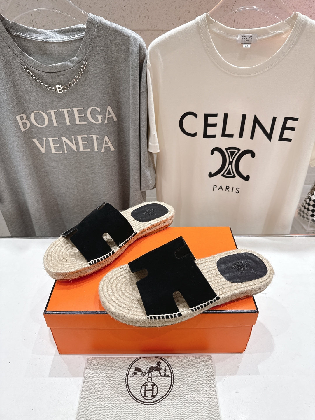 高版本出厂  只有男款
  HERMES*✈️爱马仕H家2025ss最新升级版男款H拖鞋
🇮🇹度假旅游必