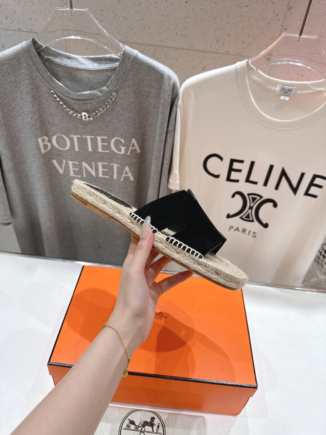 高版本出厂  只有男款
  HERMES*✈️爱马仕H家2025ss最新升级版男款H拖鞋
🇮🇹度假旅游必