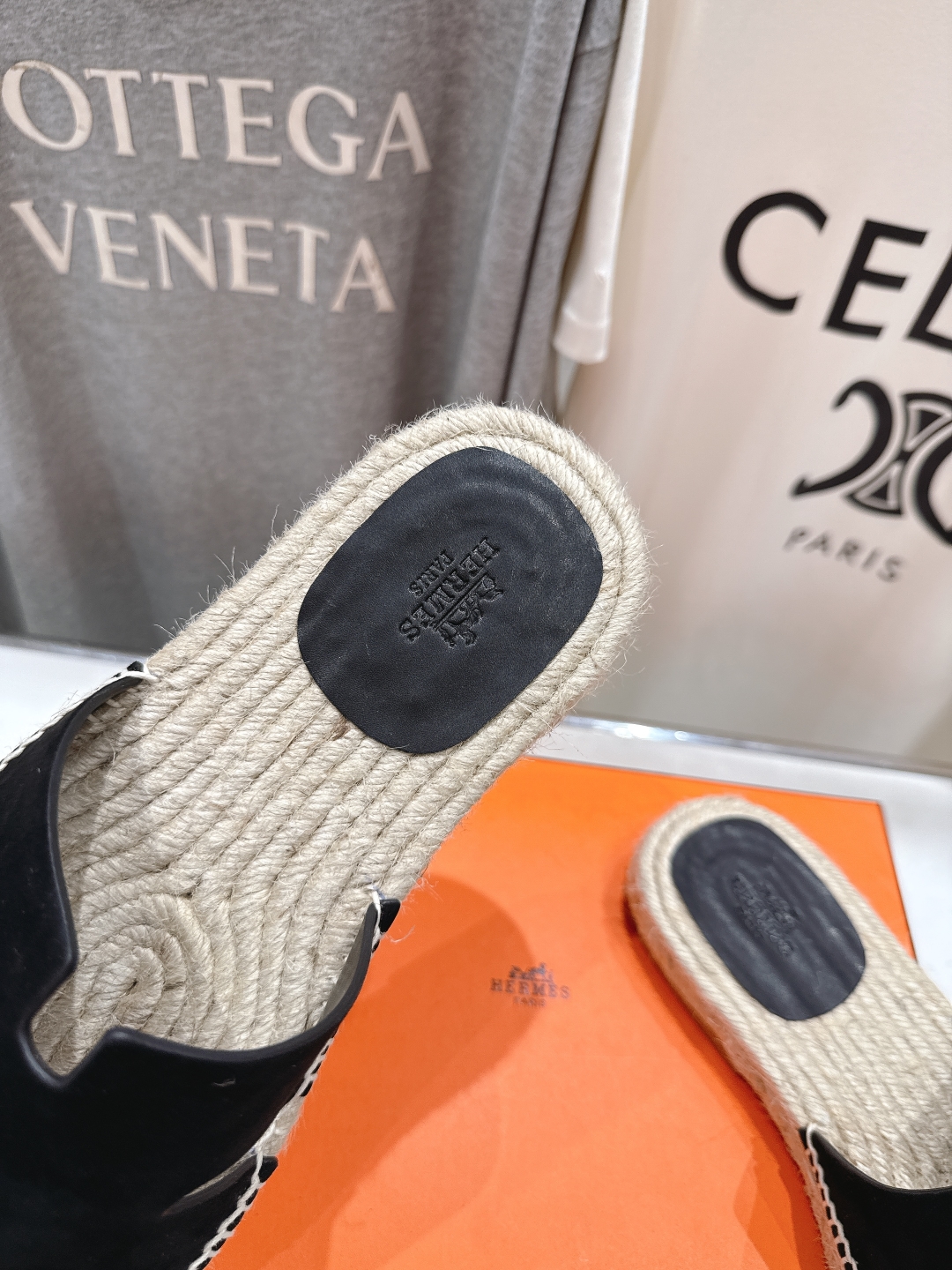 高版本出厂  只有男款
  HERMES*✈️爱马仕H家2025ss最新升级版男款H拖鞋
🇮🇹度假旅游必