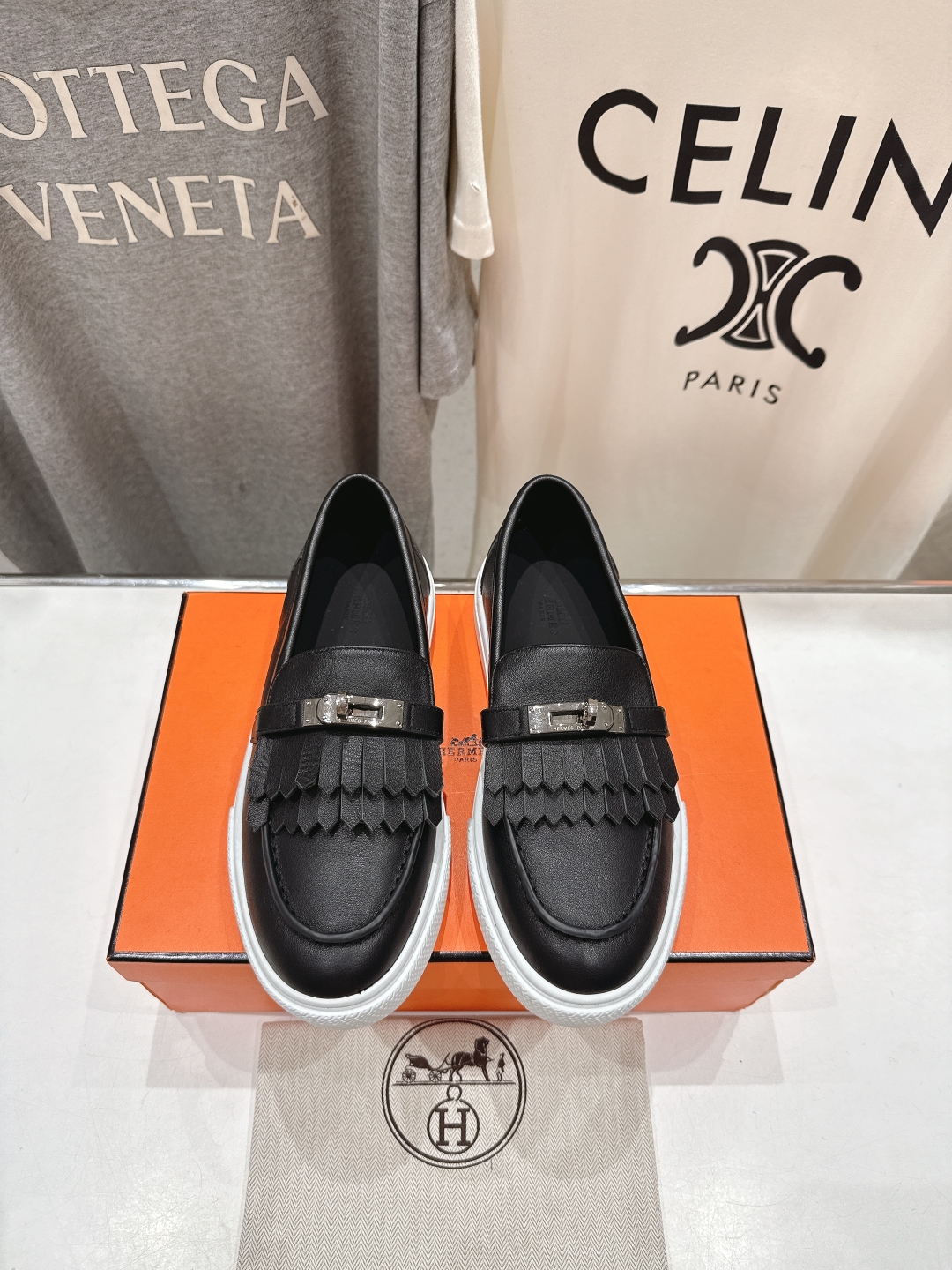 高版本出厂  
   Hermes/爱马仕H家25ss新款流苏休闲鞋乐福鞋
经典休闲风格+H家经典五金扣