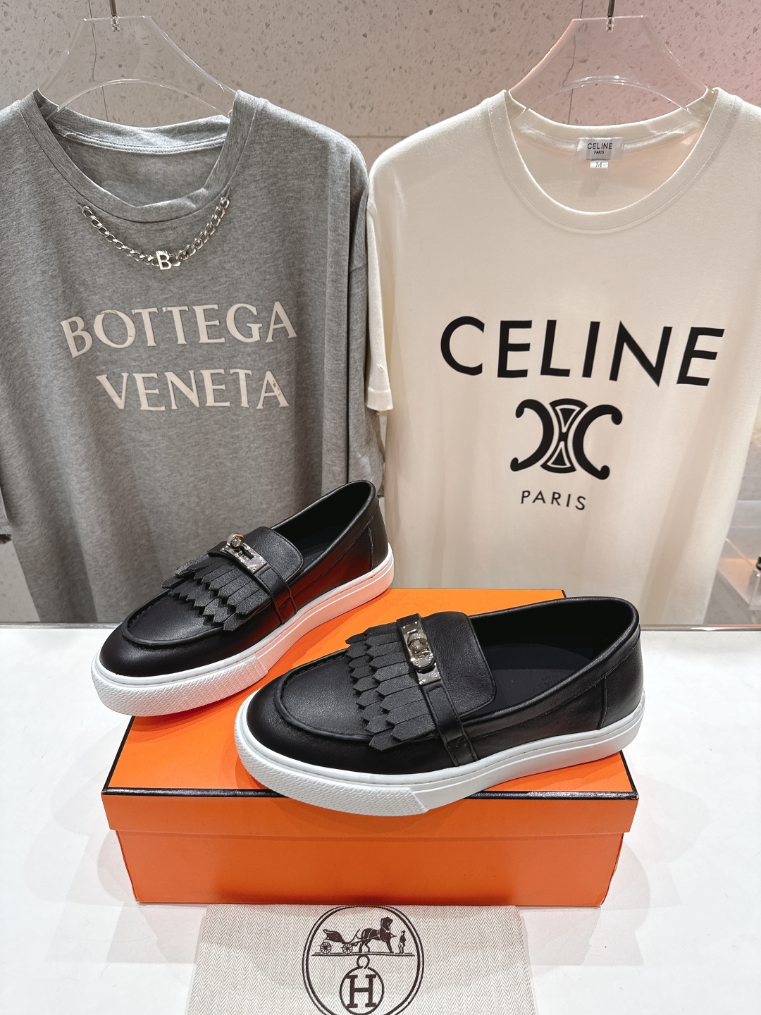 高版本出厂  
   Hermes/爱马仕H家25ss新款流苏休闲鞋乐福鞋
经典休闲风格+H家经典五金扣