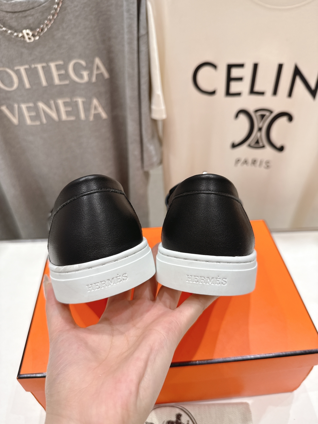 高版本出厂  
   Hermes/爱马仕H家25ss新款流苏休闲鞋乐福鞋
经典休闲风格+H家经典五金扣