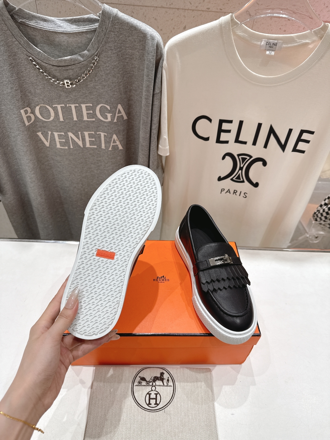 高版本出厂  
   Hermes/爱马仕H家25ss新款流苏休闲鞋乐福鞋
经典休闲风格+H家经典五金扣