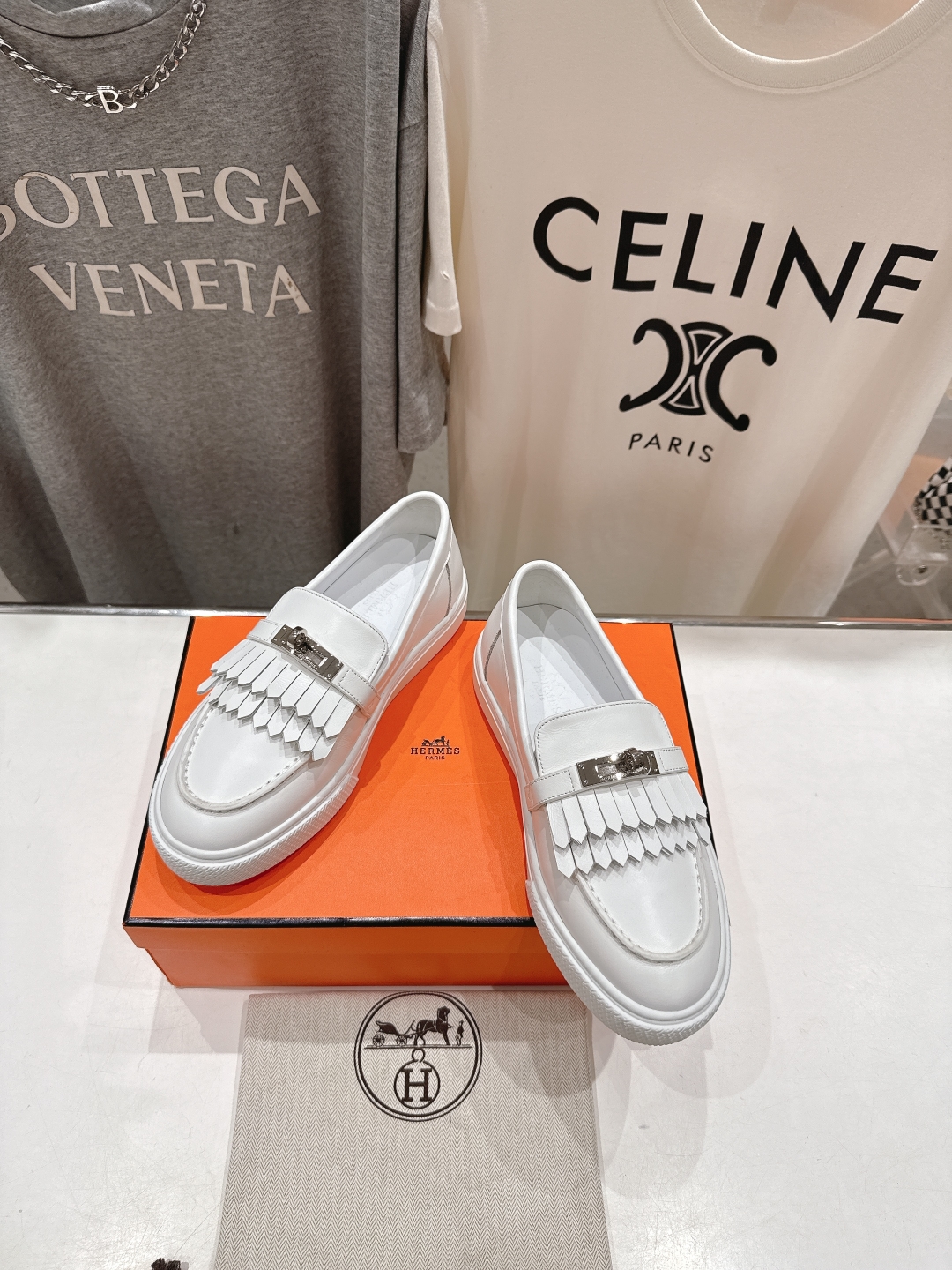 高版本出厂  
   Hermes/爱马仕H家25ss新款流苏休闲鞋乐福鞋
经典休闲风格+H家经典五金扣