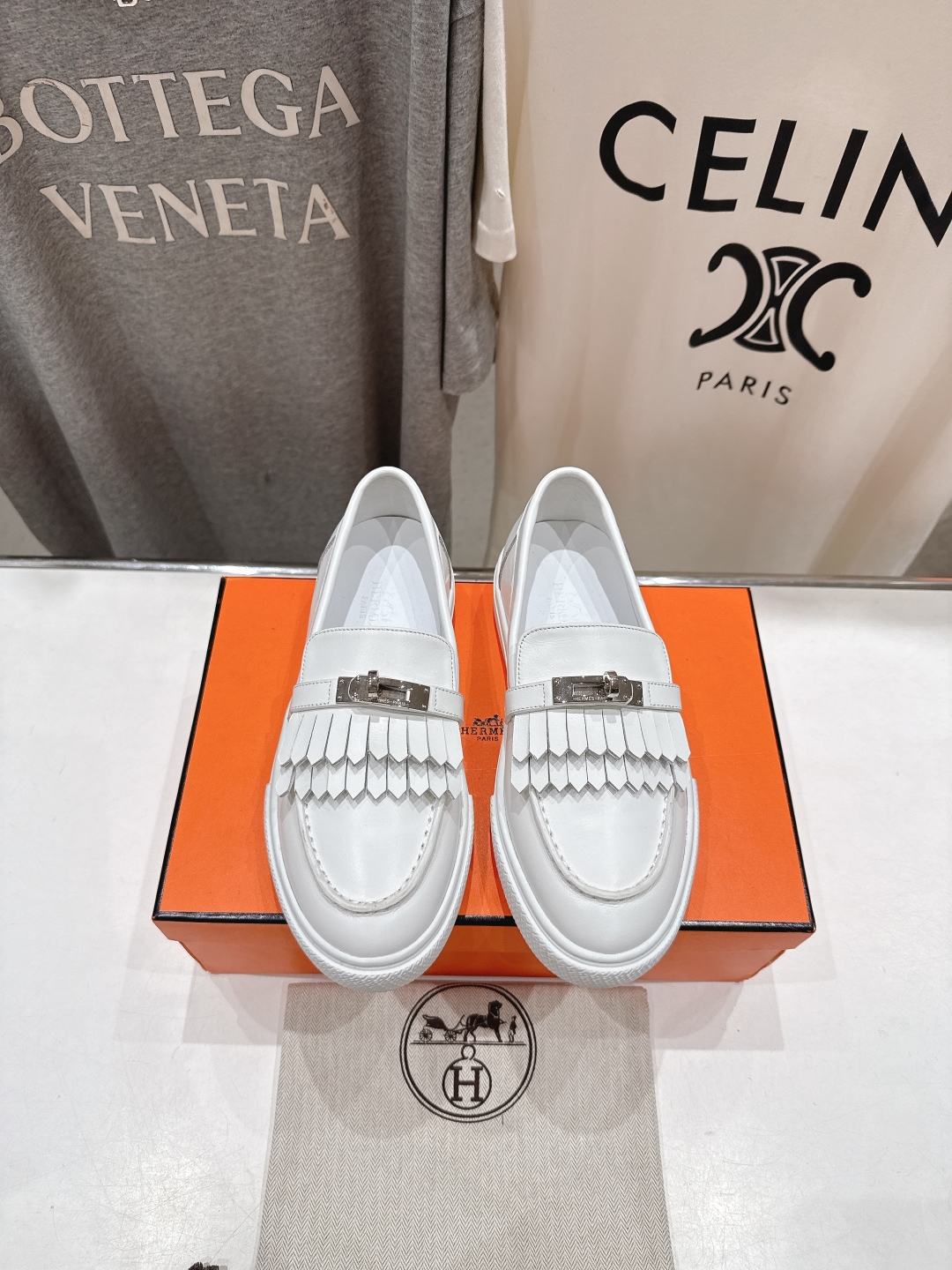 高版本出厂  
   Hermes/爱马仕H家25ss新款流苏休闲鞋乐福鞋
经典休闲风格+H家经典五金扣