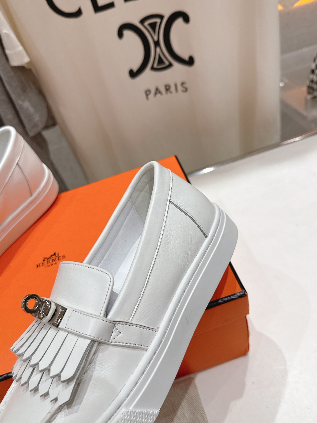高版本出厂  
   Hermes/爱马仕H家25ss新款流苏休闲鞋乐福鞋
经典休闲风格+H家经典五金扣