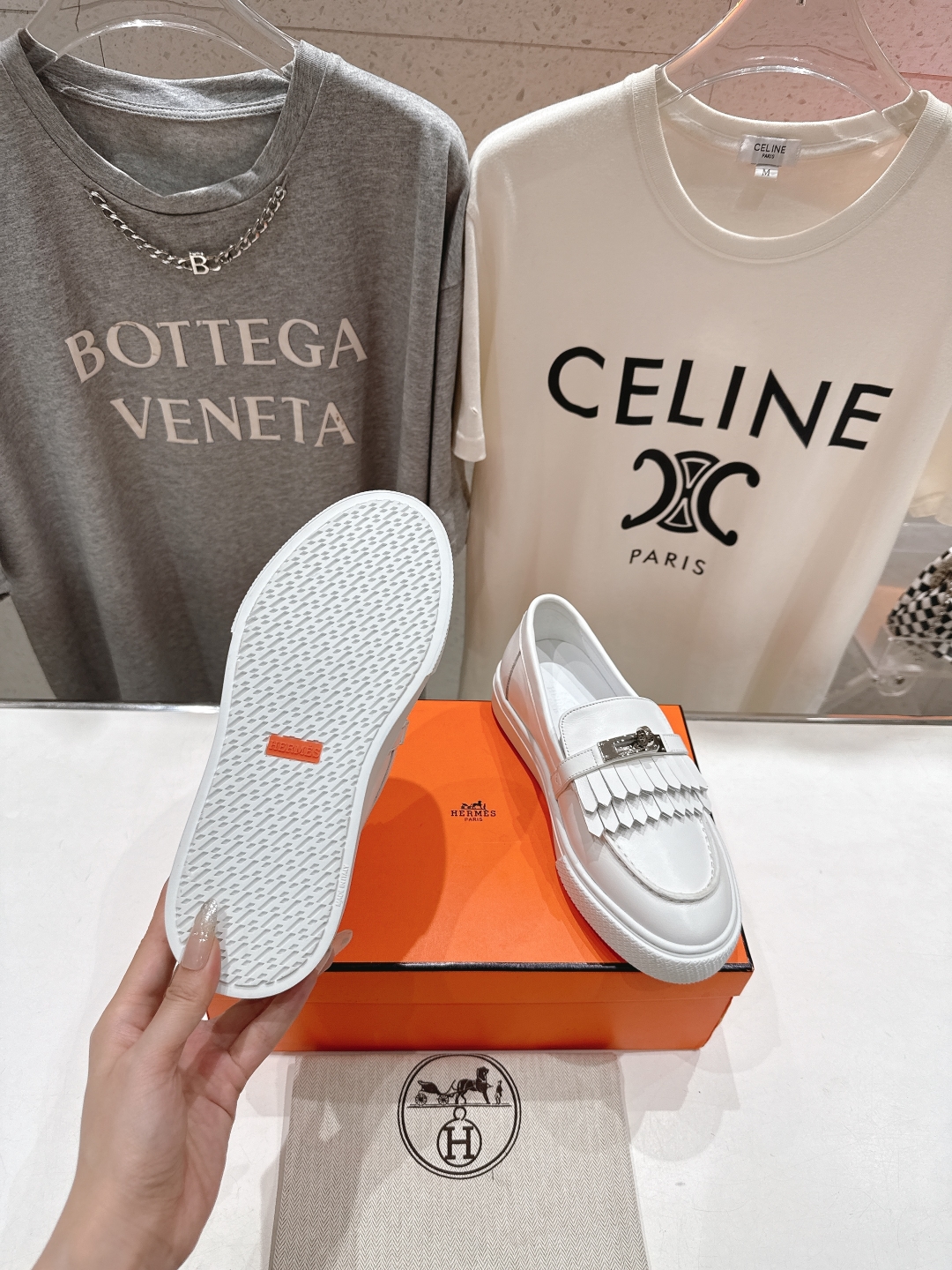 高版本出厂  
   Hermes/爱马仕H家25ss新款流苏休闲鞋乐福鞋
经典休闲风格+H家经典五金扣