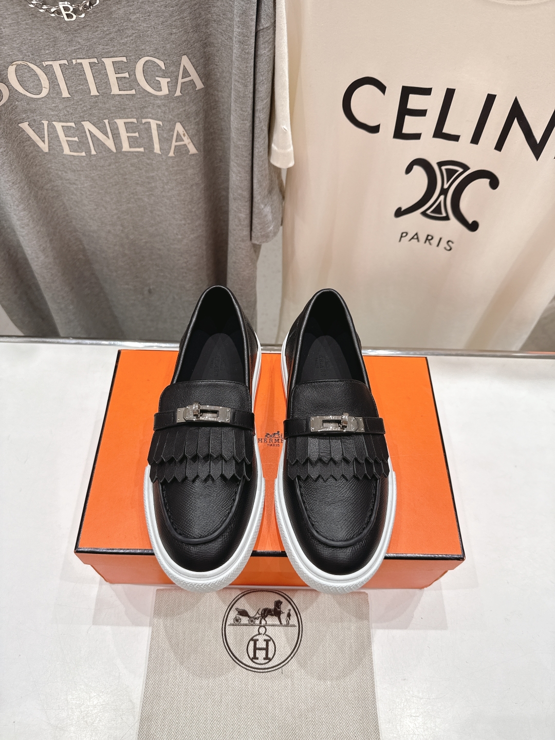 高版本出厂  
   Hermes/爱马仕H家25ss新款流苏休闲鞋乐福鞋
经典休闲风格+H家经典五金扣