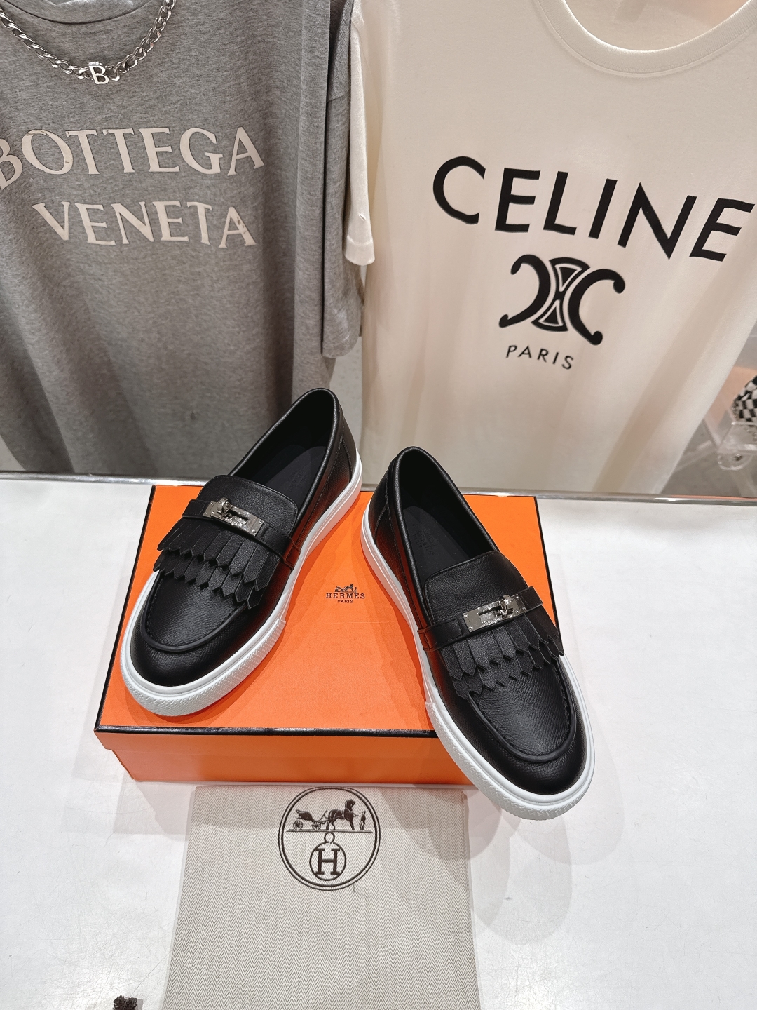 高版本出厂  
   Hermes/爱马仕H家25ss新款流苏休闲鞋乐福鞋
经典休闲风格+H家经典五金扣