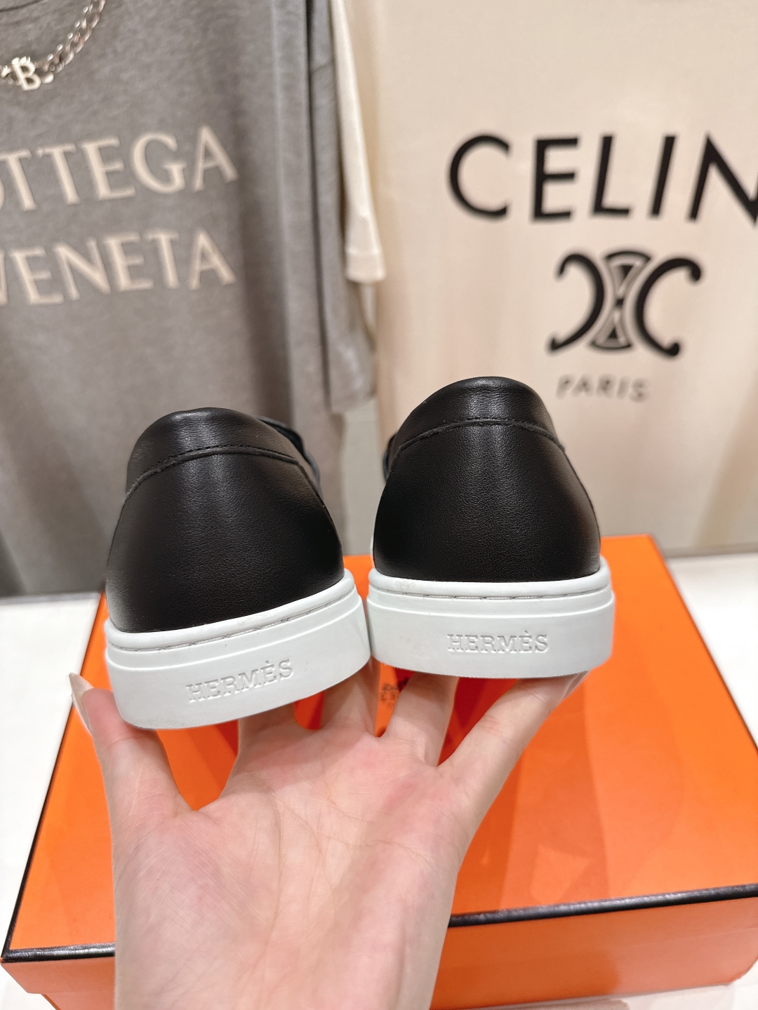 高版本出厂  
   Hermes/爱马仕H家25ss新款流苏休闲鞋乐福鞋
经典休闲风格+H家经典五金扣
