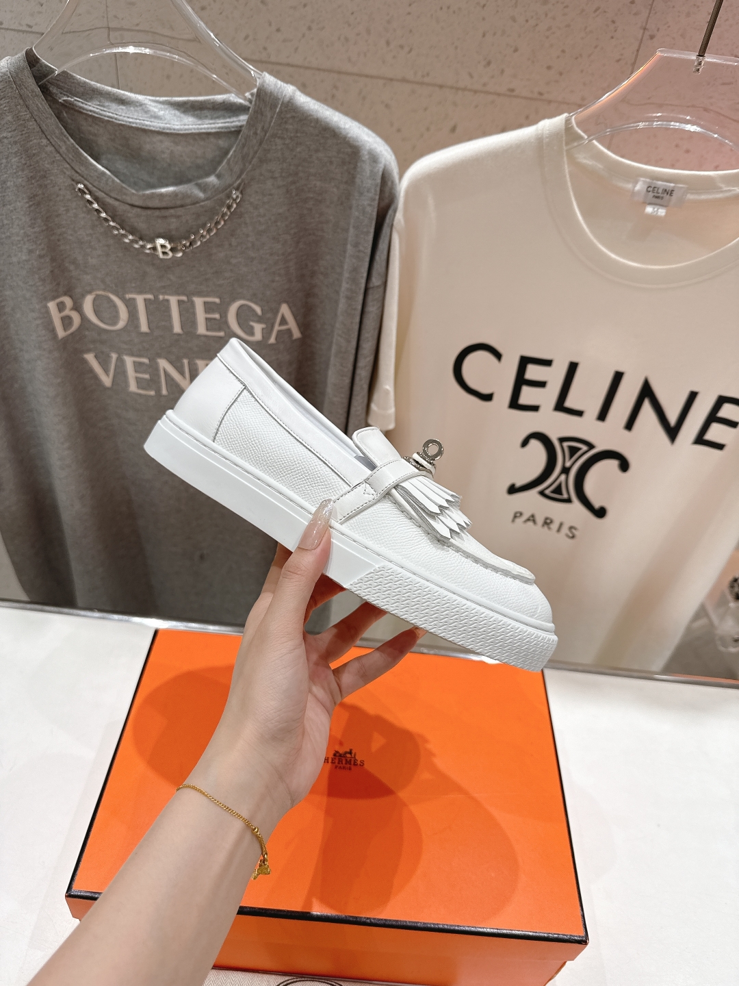高版本出厂  
   Hermes/爱马仕H家25ss新款流苏休闲鞋乐福鞋
经典休闲风格+H家经典五金扣