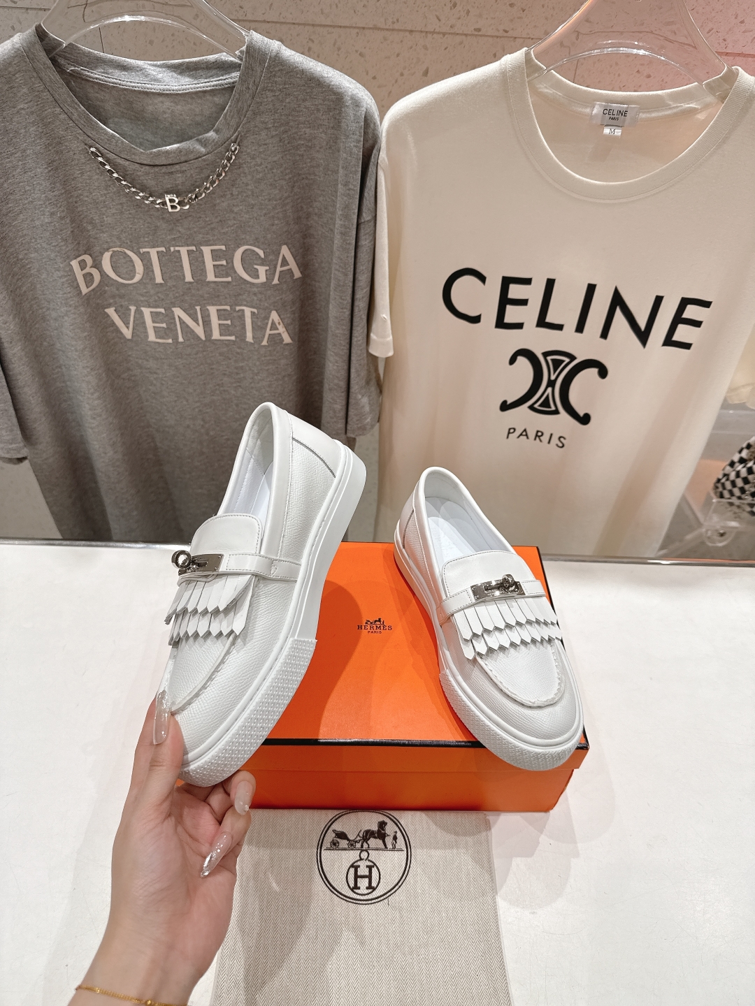 高版本出厂  
   Hermes/爱马仕H家25ss新款流苏休闲鞋乐福鞋
经典休闲风格+H家经典五金扣