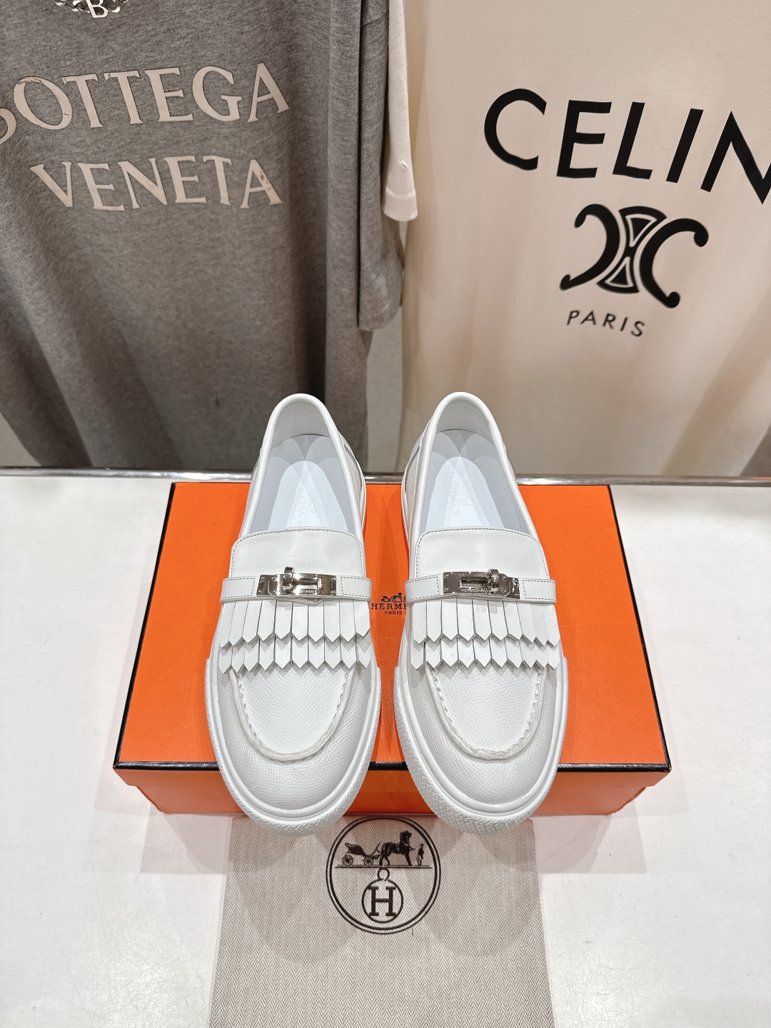 高版本出厂  
   Hermes/爱马仕H家25ss新款流苏休闲鞋乐福鞋
经典休闲风格+H家经典五金扣