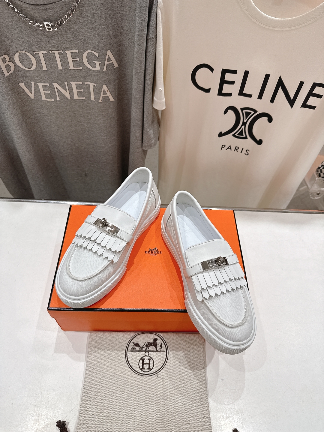 高版本出厂  
   Hermes/爱马仕H家25ss新款流苏休闲鞋乐福鞋
经典休闲风格+H家经典五金扣