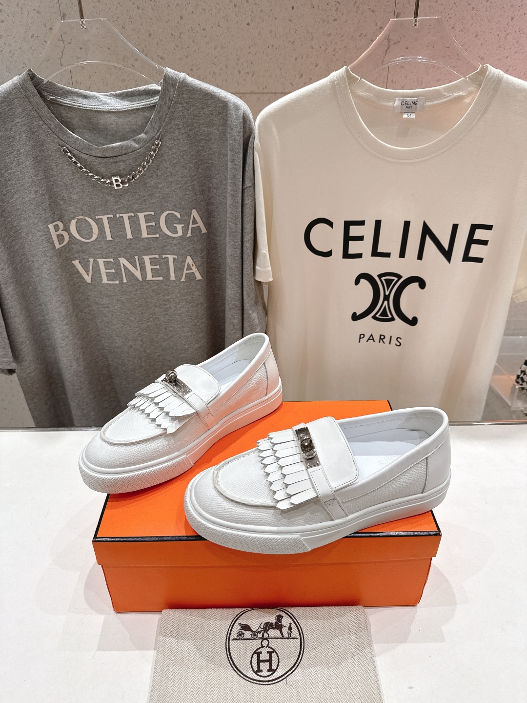 高版本出厂  
   Hermes/爱马仕H家25ss新款流苏休闲鞋乐福鞋
经典休闲风格+H家经典五金扣