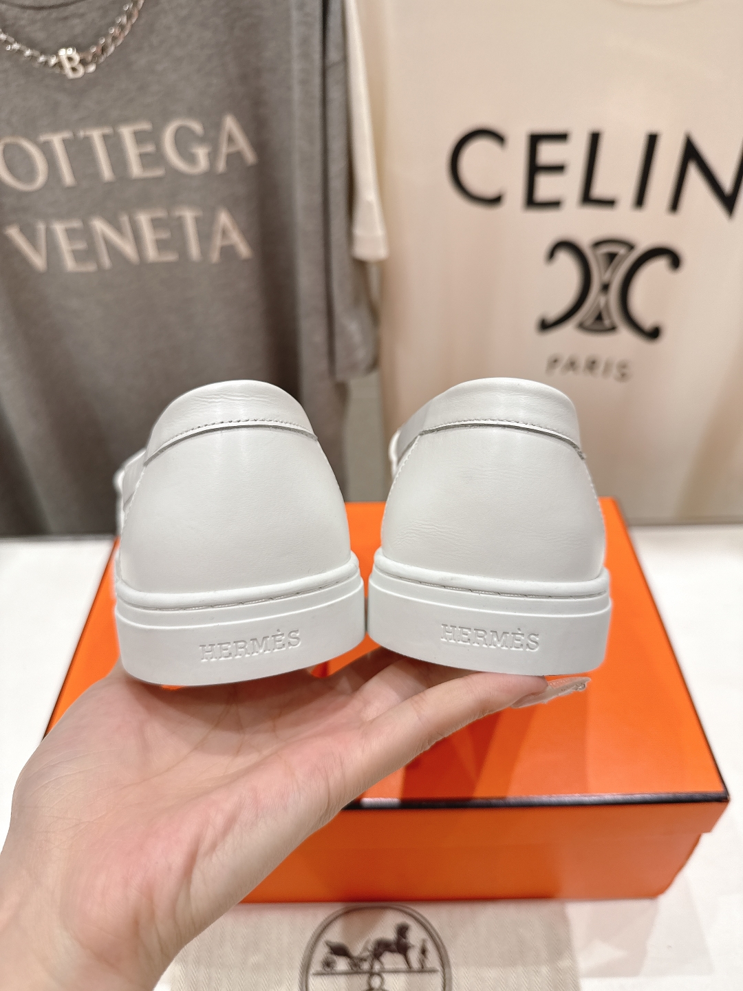 高版本出厂  
   Hermes/爱马仕H家25ss新款流苏休闲鞋乐福鞋
经典休闲风格+H家经典五金扣