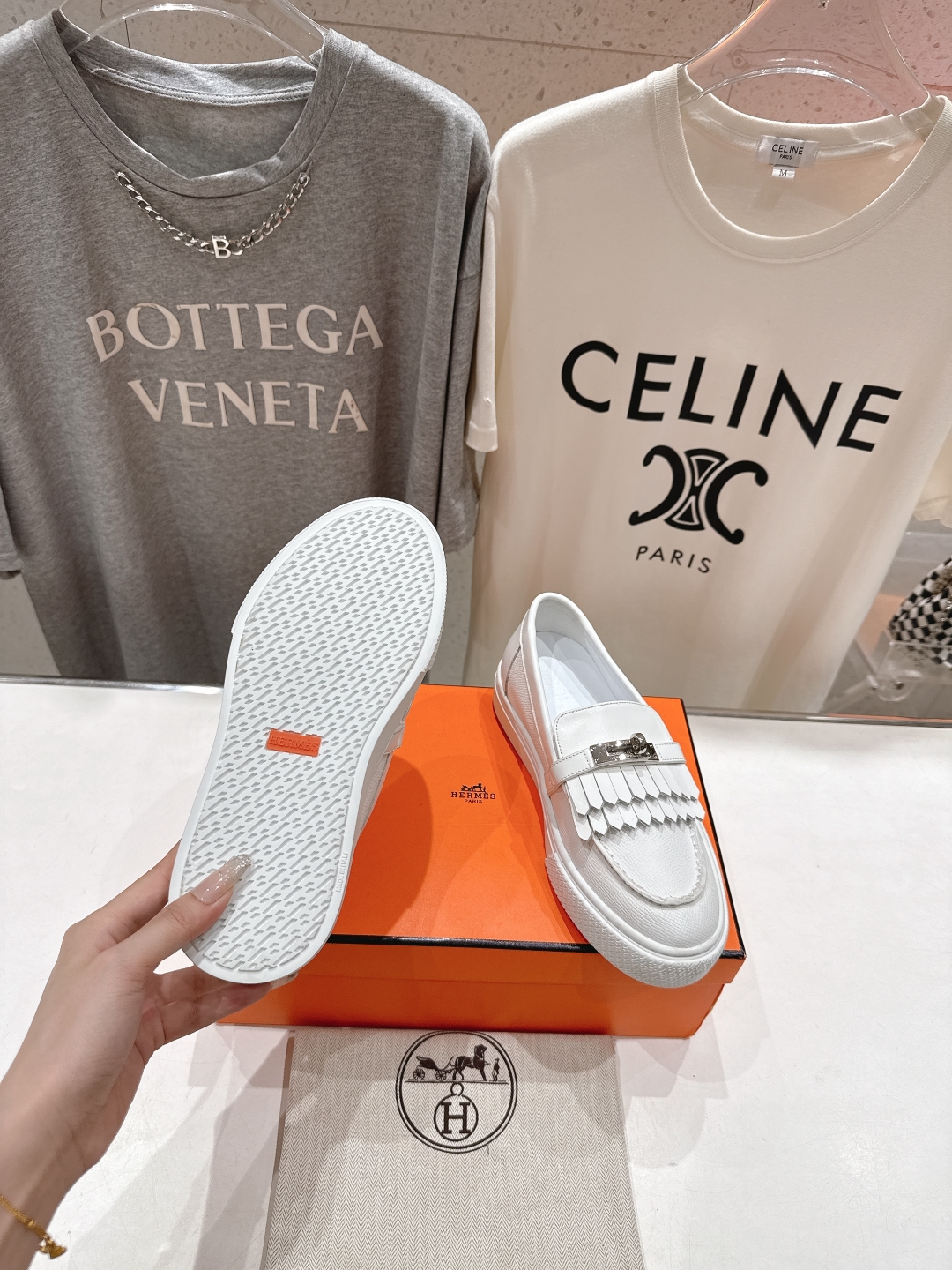 高版本出厂  
   Hermes/爱马仕H家25ss新款流苏休闲鞋乐福鞋
经典休闲风格+H家经典五金扣