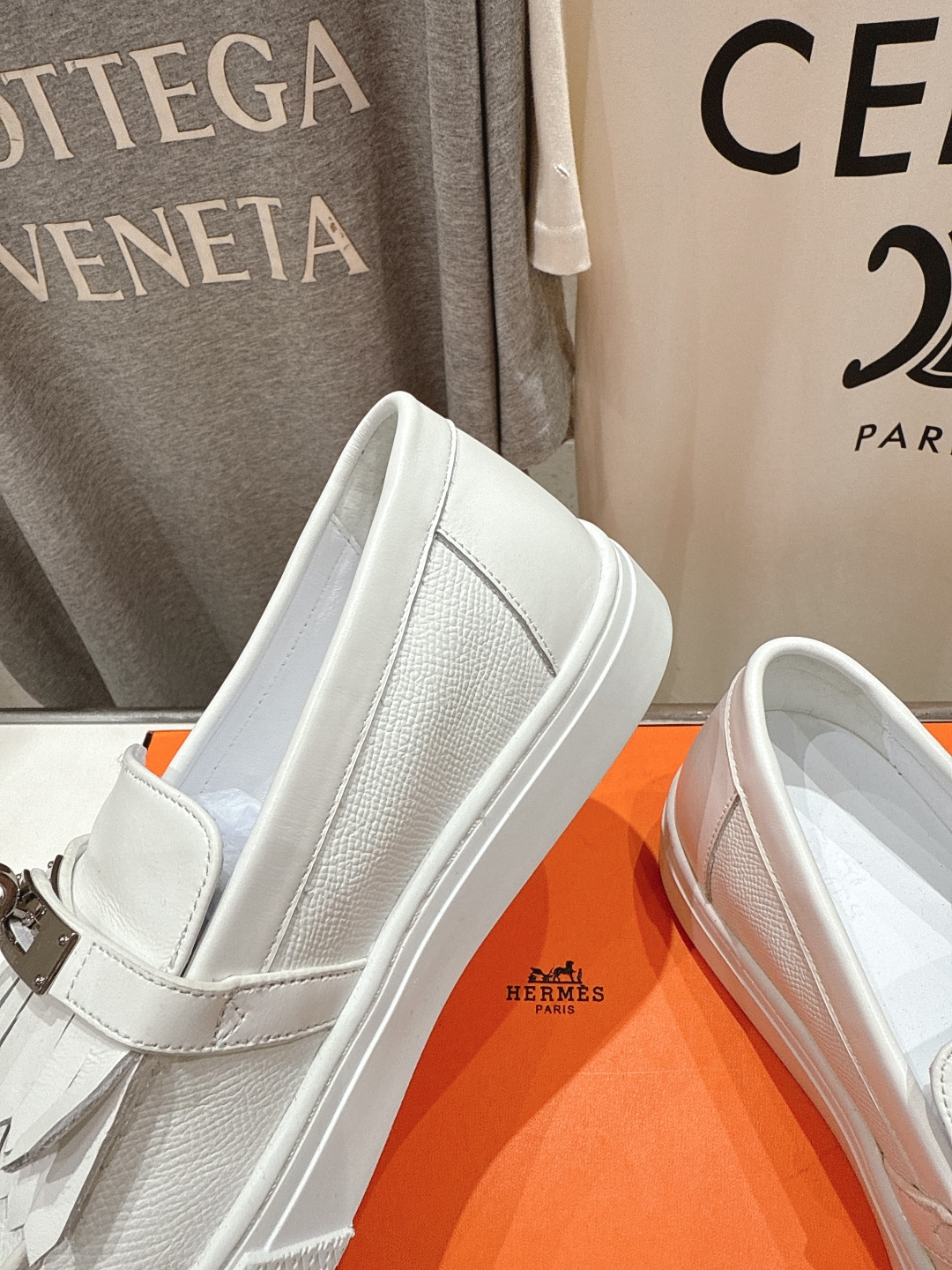 高版本出厂  
   Hermes/爱马仕H家25ss新款流苏休闲鞋乐福鞋
经典休闲风格+H家经典五金扣