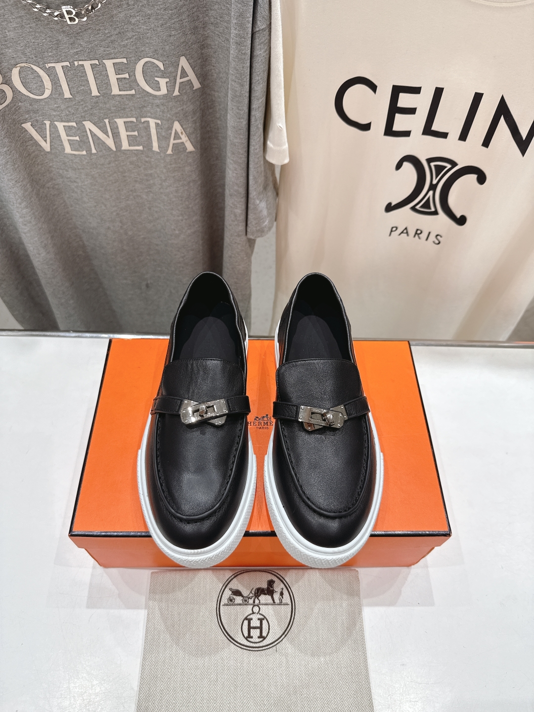 高版本出厂  男码+10
   Hermes/爱马仕H家25ss新款情侣休闲鞋乐福鞋
经典休闲风格+H家