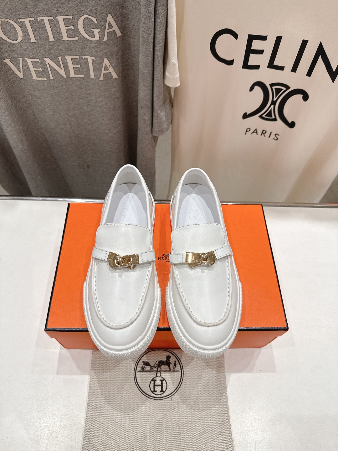 高版本出厂  男码+10
   Hermes/爱马仕H家25ss新款情侣休闲鞋乐福鞋
经典休闲风格+H家