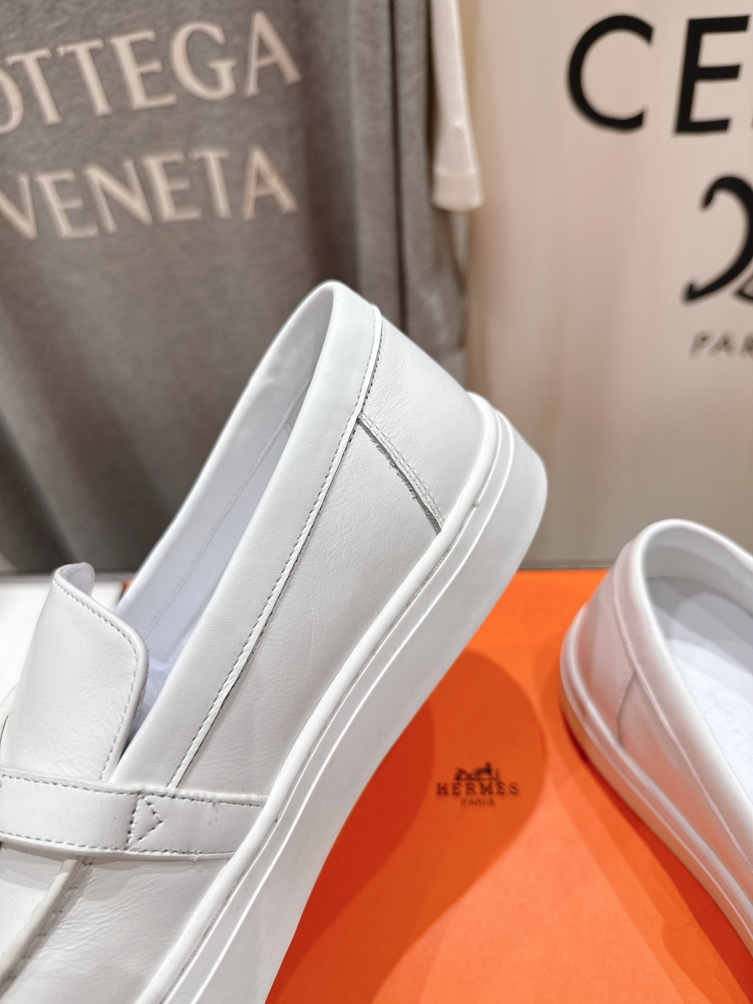 高版本出厂  男码+10
   Hermes/爱马仕H家25ss新款情侣休闲鞋乐福鞋
经典休闲风格+H家