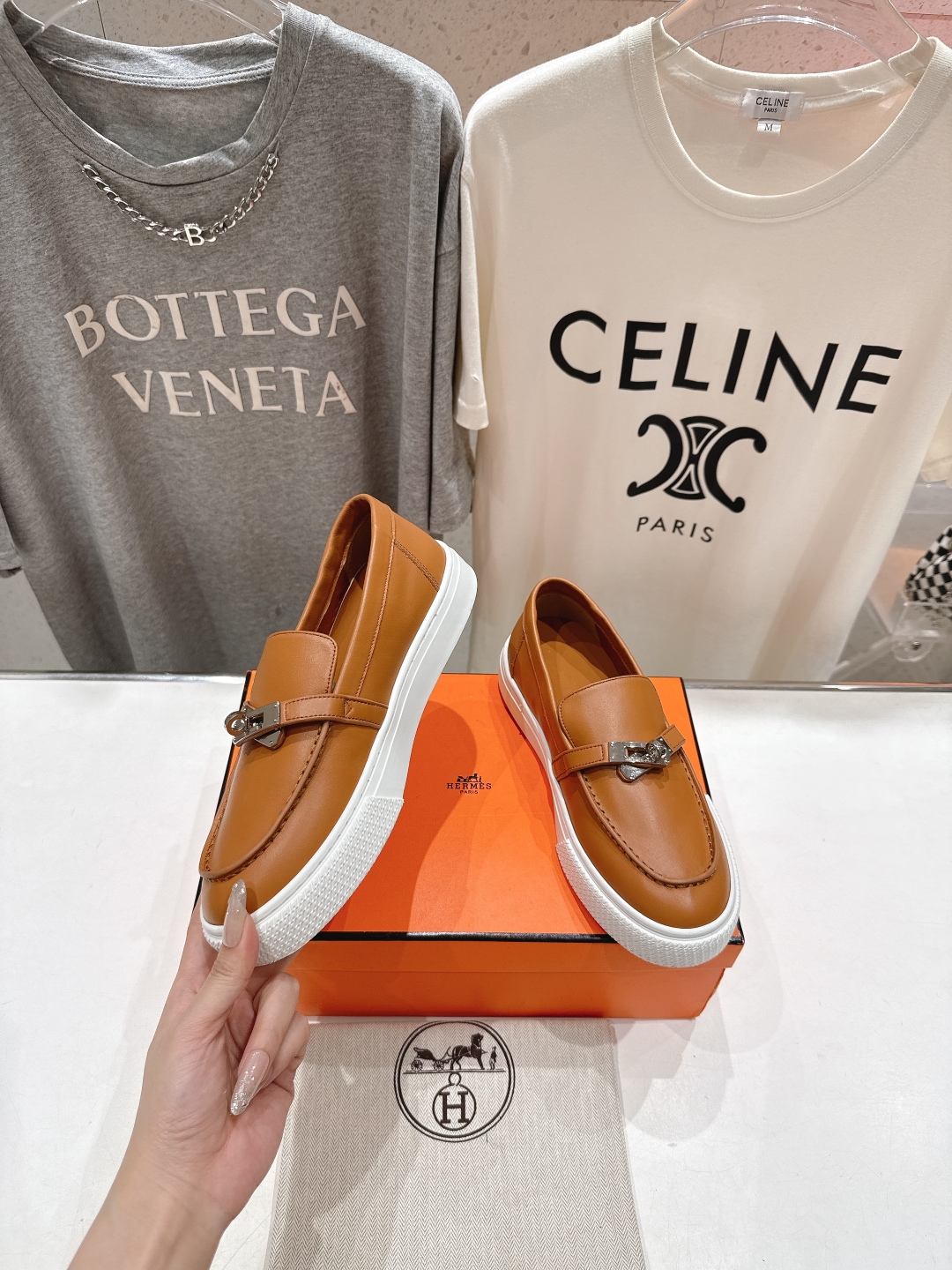 高版本出厂  男码+10
   Hermes/爱马仕H家25ss新款情侣休闲鞋乐福鞋
经典休闲风格+H家