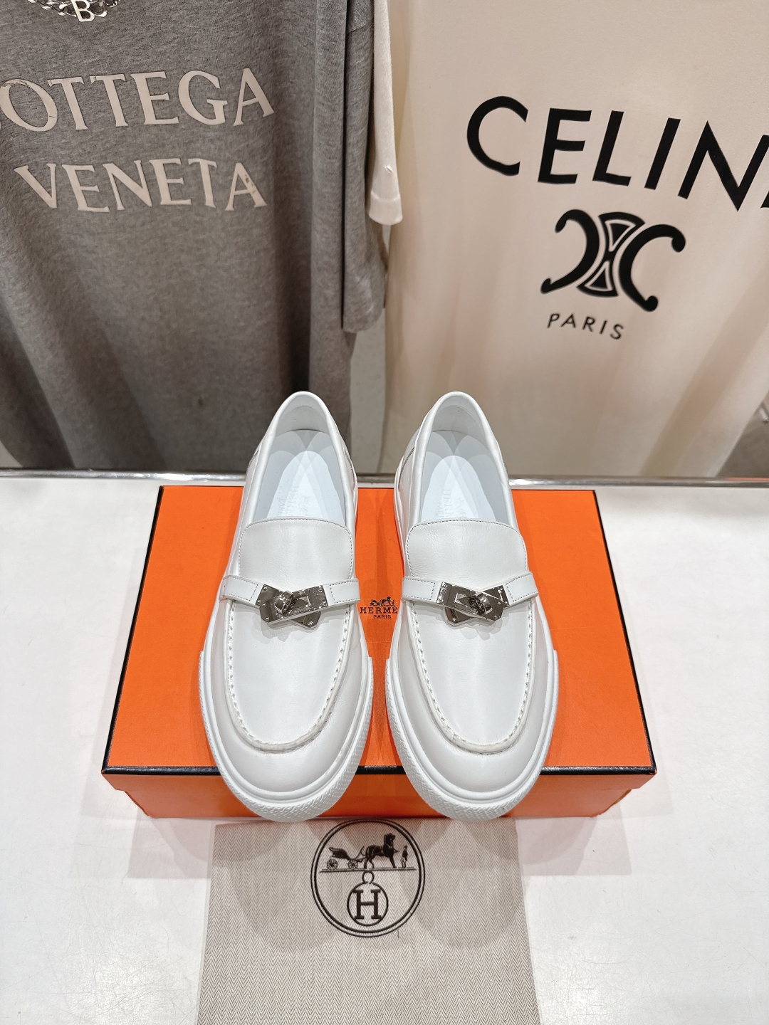 高版本出厂  男码+10
   Hermes/爱马仕H家25ss新款情侣休闲鞋乐福鞋
经典休闲风格+H家