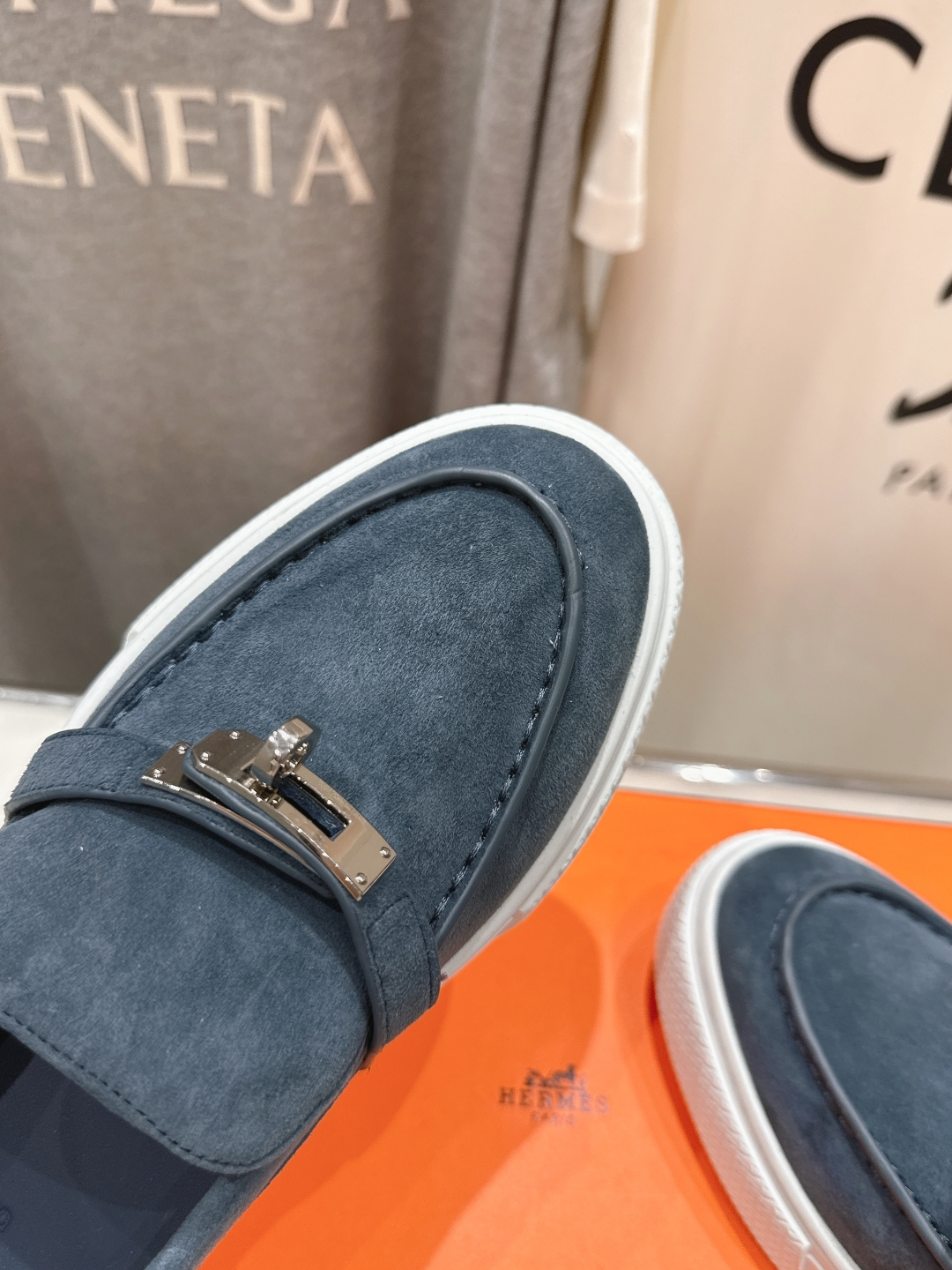 高版本出厂  男码+10
   Hermes/爱马仕H家25ss新款情侣休闲鞋乐福鞋
经典休闲风格+H家