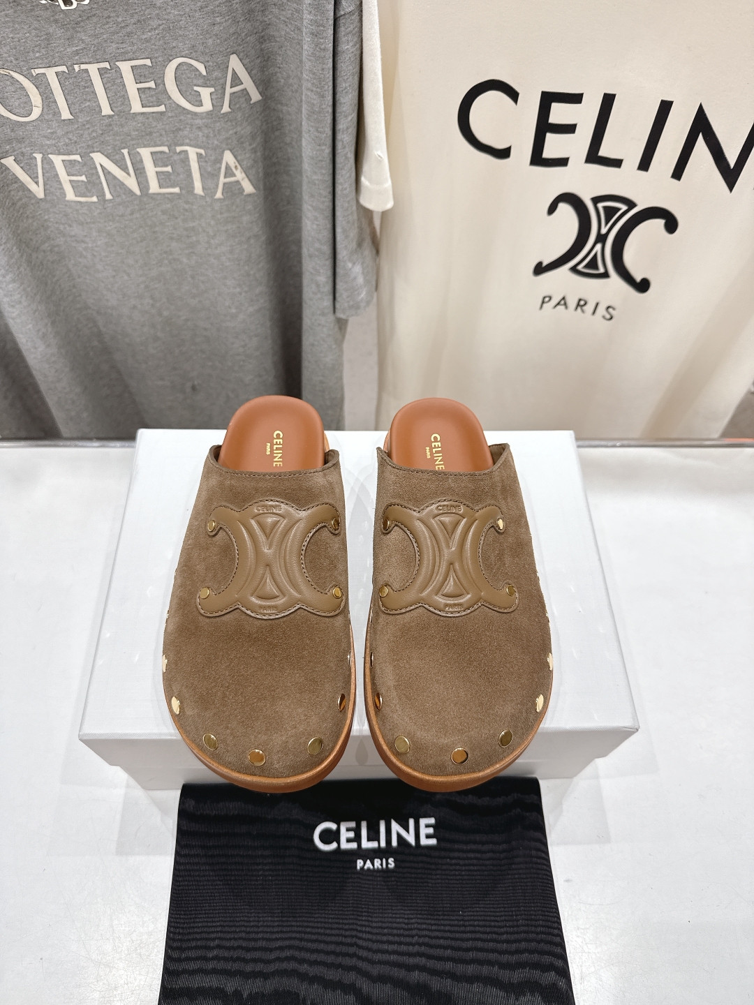 高版本出厂
 Celine*塞琳2025ss春夏新款勃肯复古半包拖鞋高级感十足
网红ins种草神器、非常