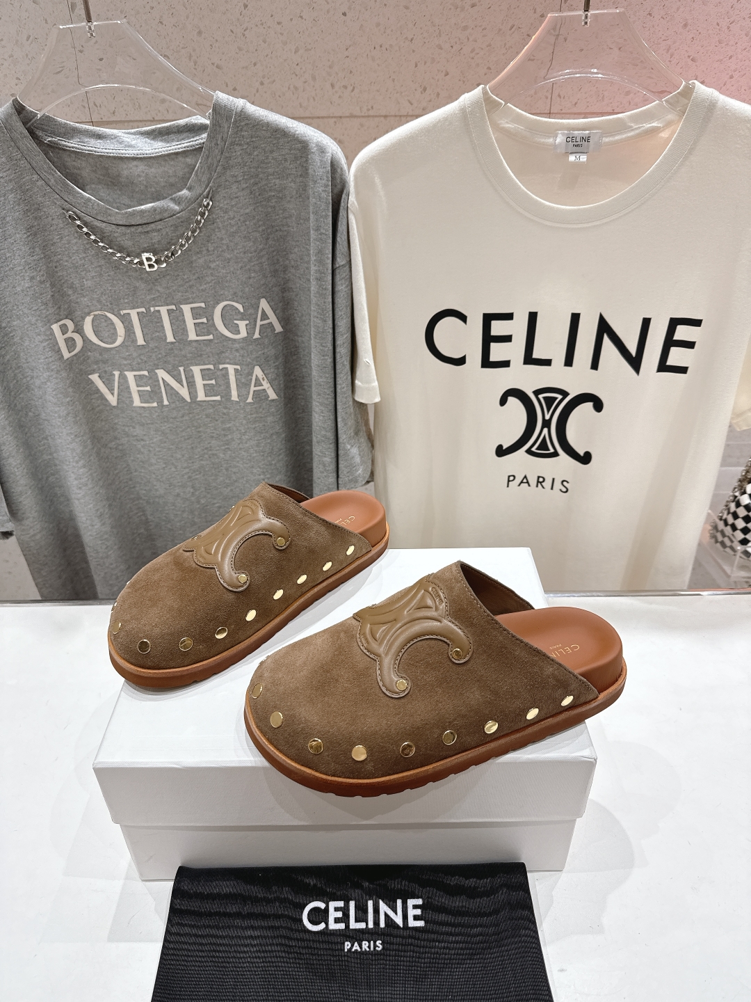 高版本出厂
 Celine*塞琳2025ss春夏新款勃肯复古半包拖鞋高级感十足
网红ins种草神器、非常