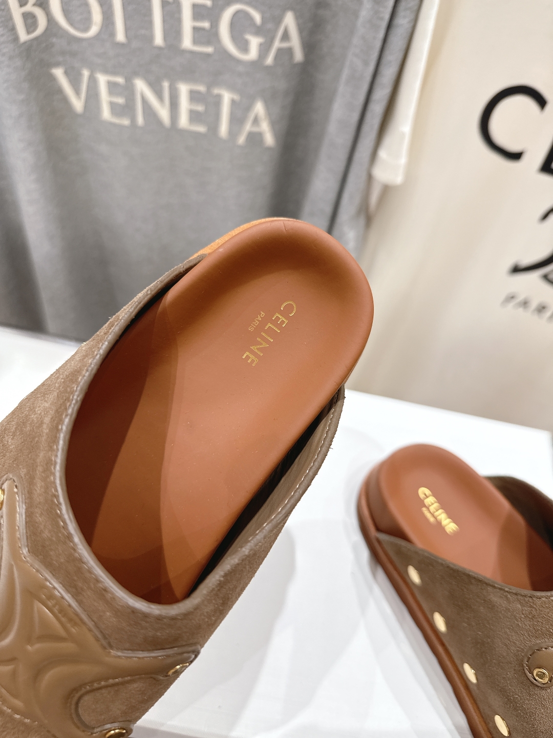 高版本出厂
 Celine*塞琳2025ss春夏新款勃肯复古半包拖鞋高级感十足
网红ins种草神器、非常
