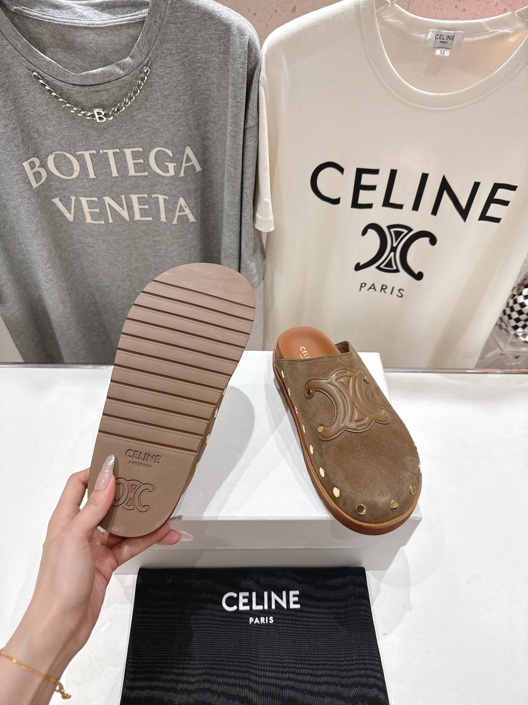 高版本出厂
 Celine*塞琳2025ss春夏新款勃肯复古半包拖鞋高级感十足
网红ins种草神器、非常